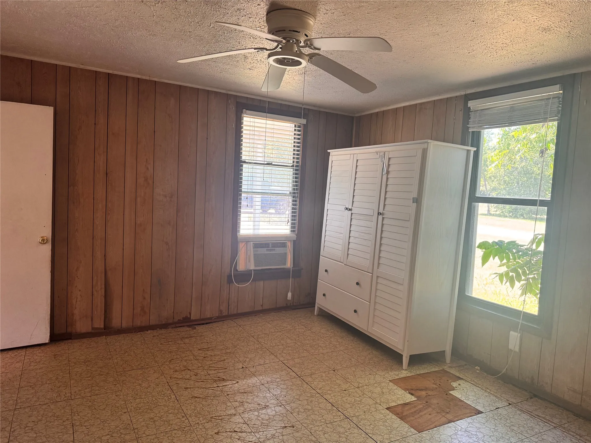 Business For Sale in Johnson County , 8208 Pearl Street, Lillian, Texas 76061, 0, 0, Garage spaces, 1,608 Sqft, built in 1960, mls#21357698, Real Estate Agent in Lillian, Homes For Sale in Johnson county, Homes For Sale in Lillian, Realtor in Lillian Texas, Real Estate Brokerage Independent Realty Texas, Luminita Cordes Realtor
