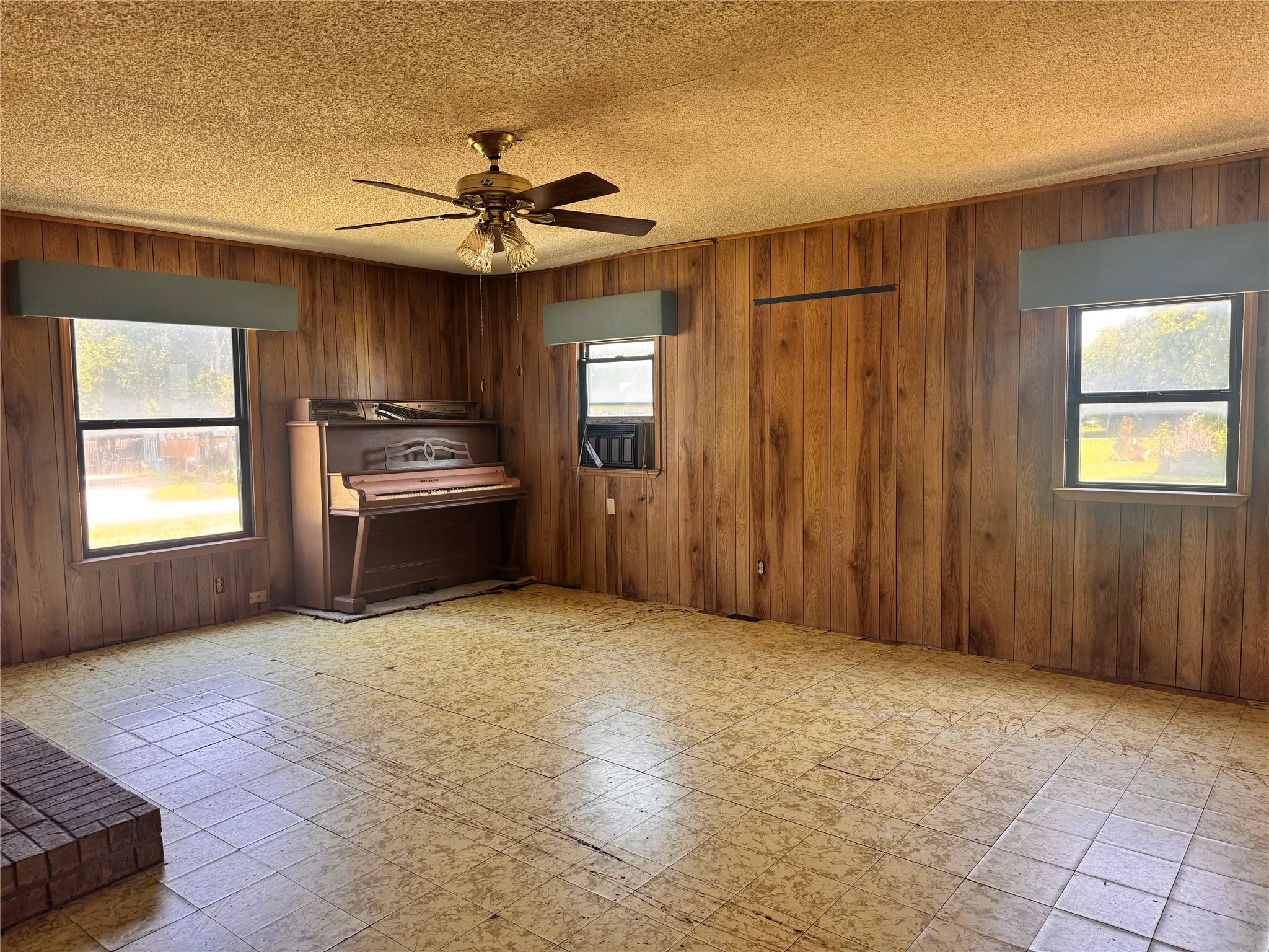 Business For Sale in Johnson County , 8208 Pearl Street, Lillian, Texas 76061, 0, 0, Garage spaces, 1,608 Sqft, built in 1960, mls#21357698, Real Estate Agent in Lillian, Homes For Sale in Johnson county, Homes For Sale in Lillian, Realtor in Lillian Texas, Real Estate Brokerage Independent Realty Texas, Luminita Cordes Realtor
