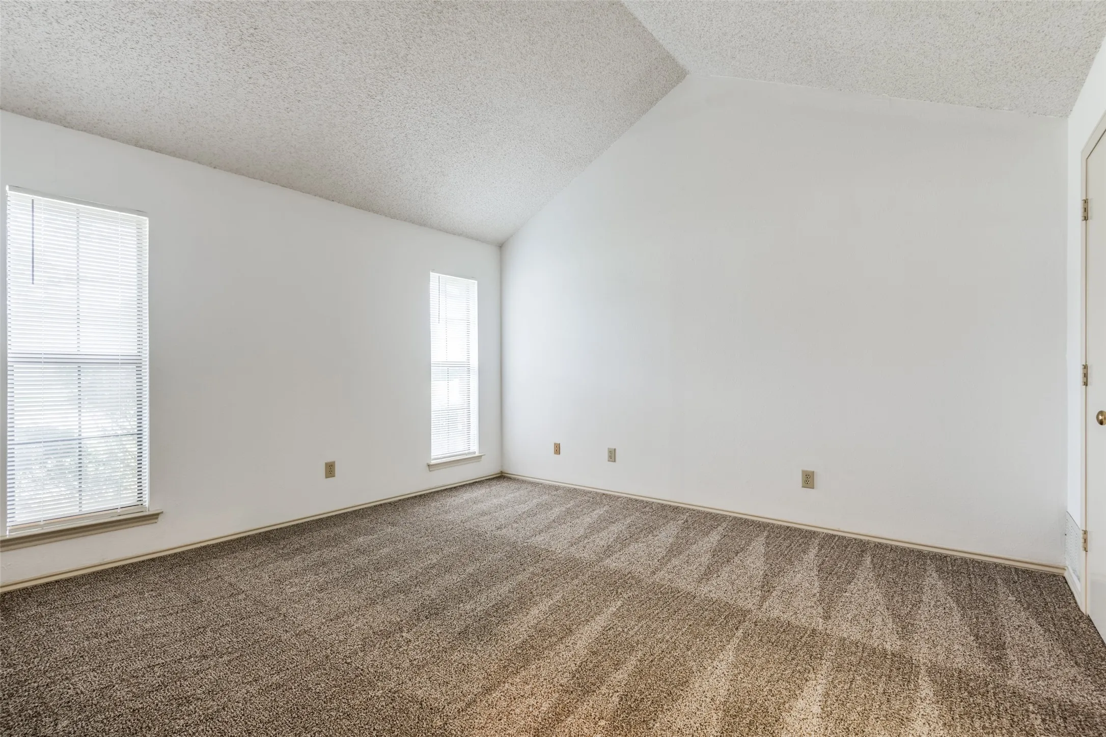 Duplex For Rent in Collin County , 2108 Promontory Point, Plano, Texas 75075, 3 Bedroom, 2 Bathroom, 2 Garage spaces, 1,348 Sqft, built in 1983, Price $2,195, mls#21351075, Real Estate Agent in Plano, Homes For Rent in Collin county, Homes For Rent in Plano, Realtor in Plano Texas, Real Estate Brokerage Independent Realty Texas, Luminita Cordes Realtor