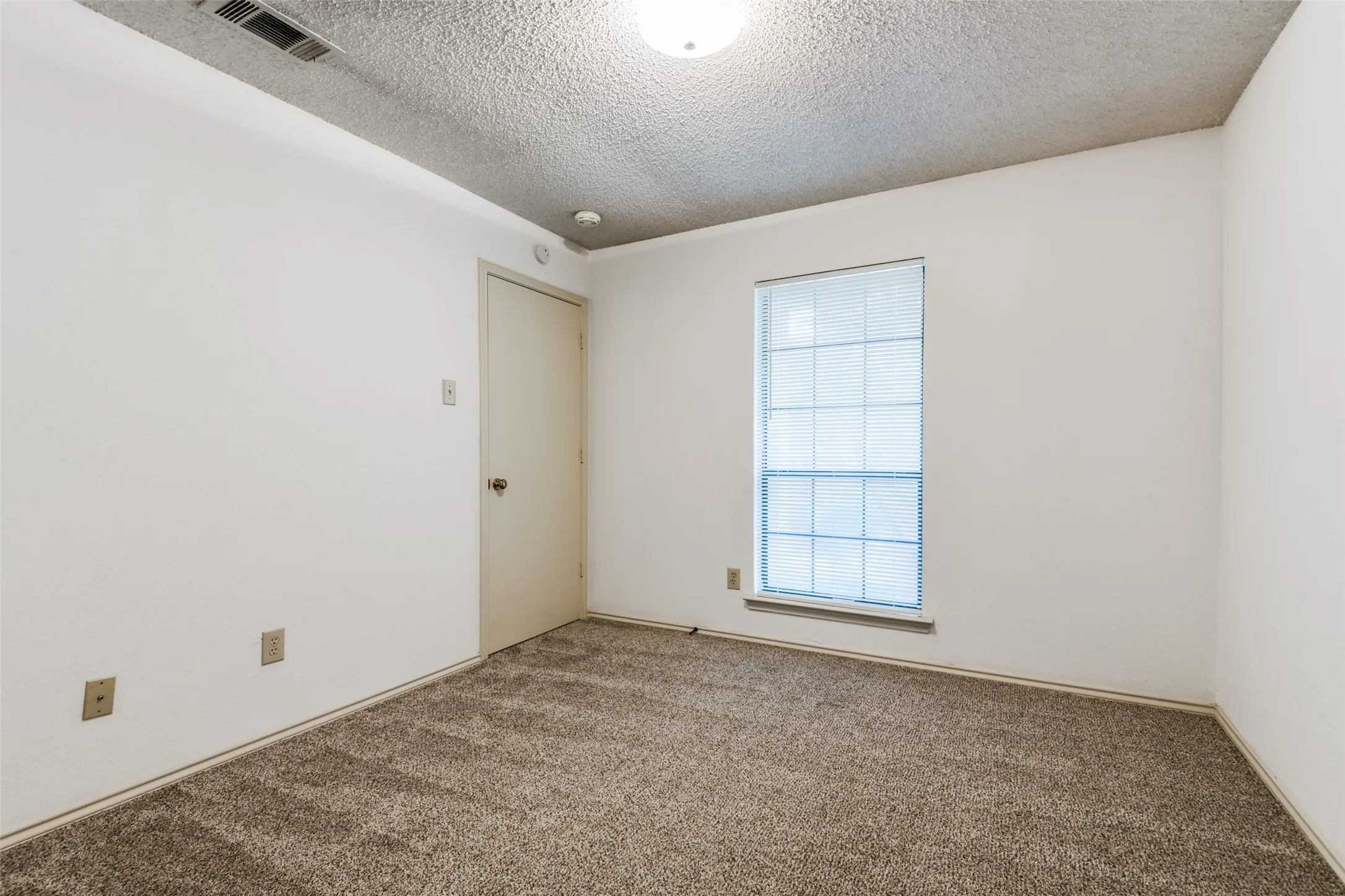 Duplex For Rent in Collin County , 2108 Promontory Point, Plano, Texas 75075, 3 Bedroom, 2 Bathroom, 2 Garage spaces, 1,348 Sqft, built in 1983, Price $2,195, mls#21351075, Real Estate Agent in Plano, Homes For Rent in Collin county, Homes For Rent in Plano, Realtor in Plano Texas, Real Estate Brokerage Independent Realty Texas, Luminita Cordes Realtor