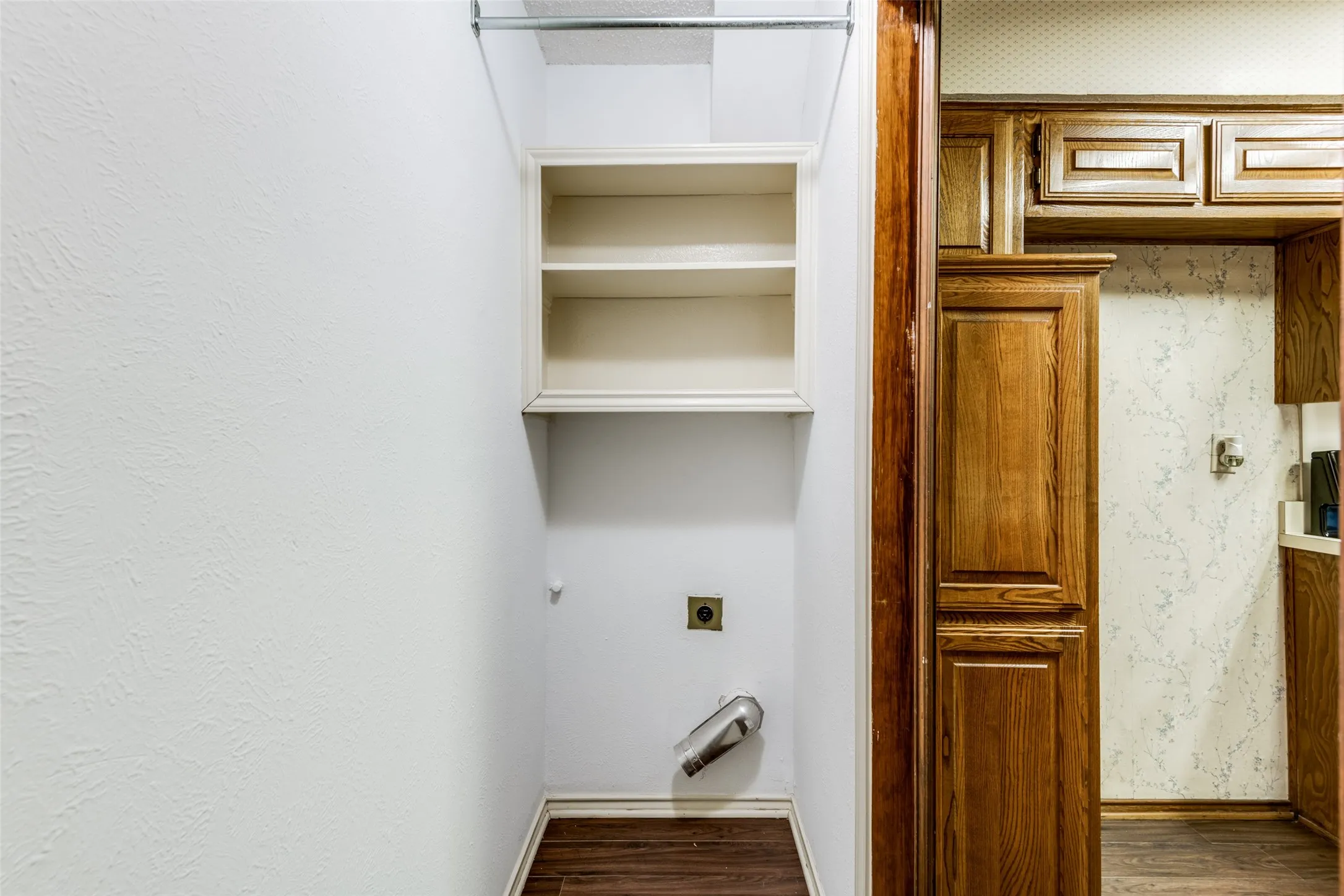 Duplex For Rent in Collin County , 2108 Promontory Point, Plano, Texas 75075, 3 Bedroom, 2 Bathroom, 2 Garage spaces, 1,348 Sqft, built in 1983, Price $2,195, mls#21351075, Real Estate Agent in Plano, Homes For Rent in Collin county, Homes For Rent in Plano, Realtor in Plano Texas, Real Estate Brokerage Independent Realty Texas, Luminita Cordes Realtor