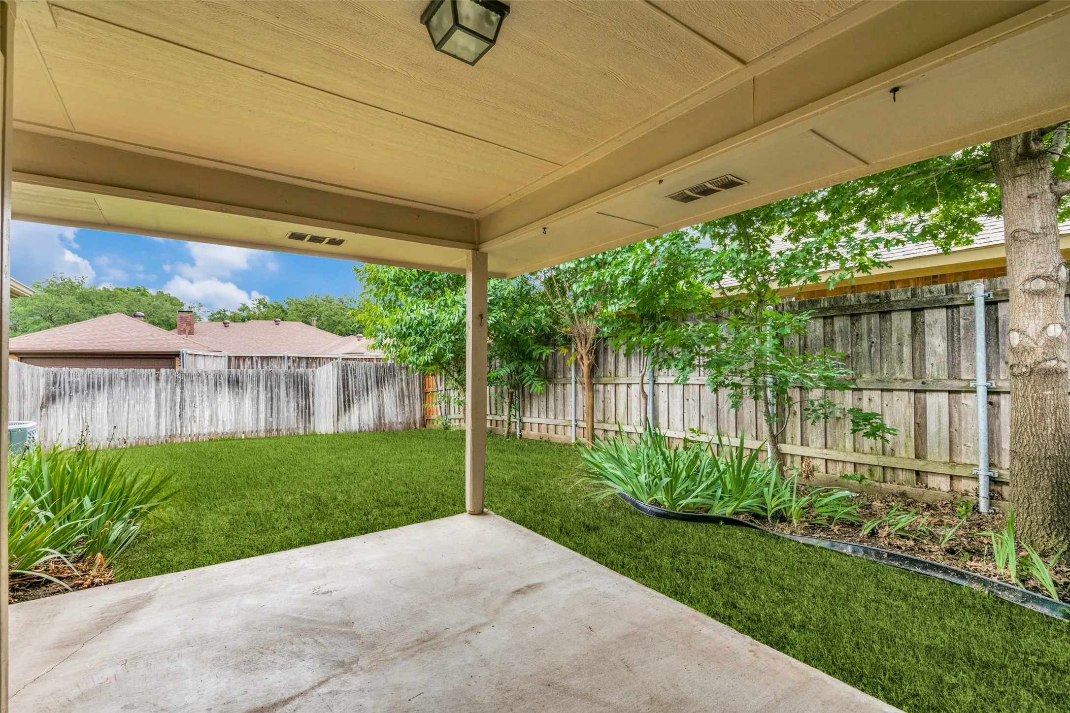 Duplex For Rent in Collin County , 2108 Promontory Point, Plano, Texas 75075, 3 Bedroom, 2 Bathroom, 2 Garage spaces, 1,348 Sqft, built in 1983, Price $2,195, mls#21351075, Real Estate Agent in Plano, Homes For Rent in Collin county, Homes For Rent in Plano, Realtor in Plano Texas, Real Estate Brokerage Independent Realty Texas, Luminita Cordes Realtor