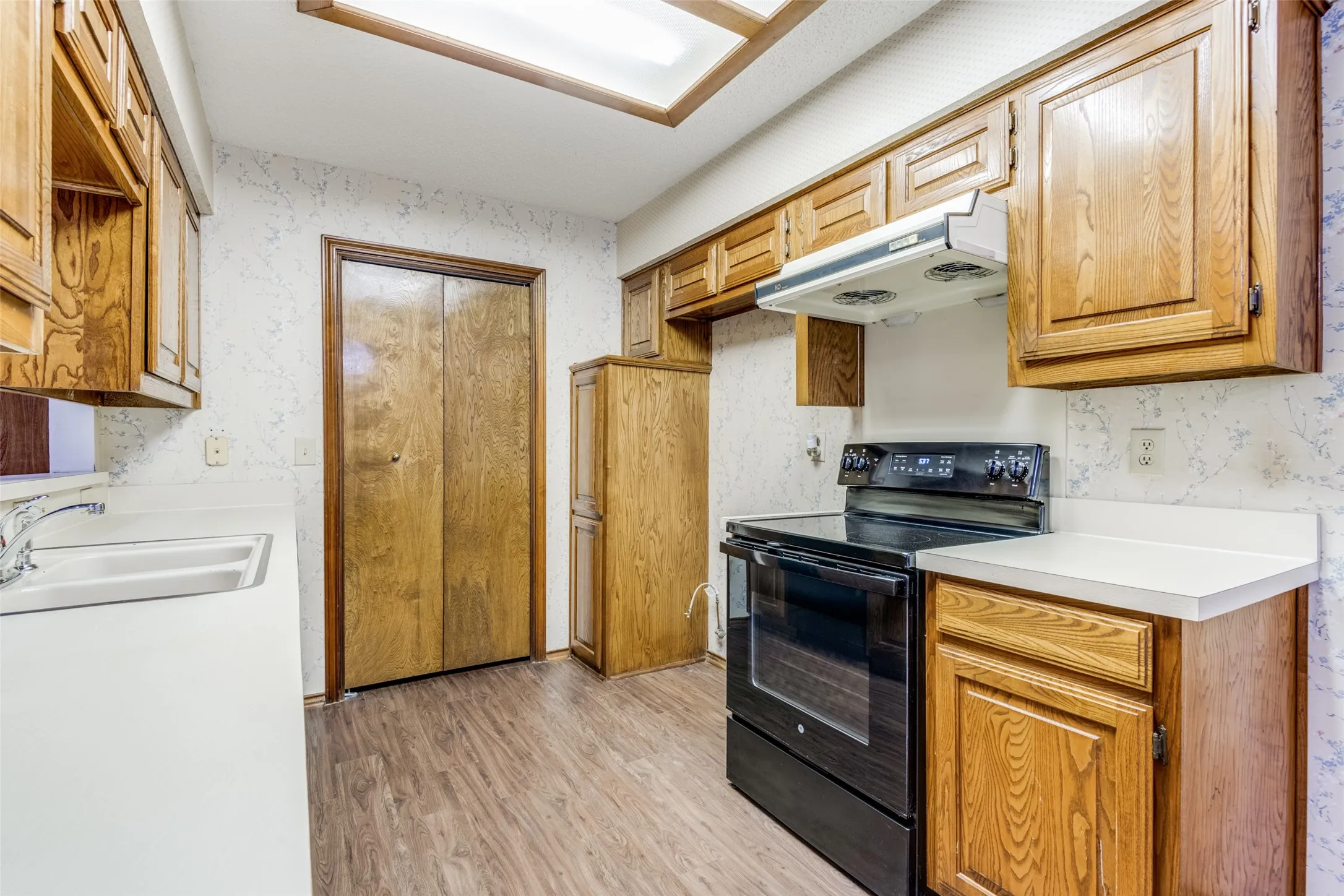 Duplex For Rent in Collin County , 2108 Promontory Point, Plano, Texas 75075, 3 Bedroom, 2 Bathroom, 2 Garage spaces, 1,348 Sqft, built in 1983, Price $2,195, mls#21351075, Real Estate Agent in Plano, Homes For Rent in Collin county, Homes For Rent in Plano, Realtor in Plano Texas, Real Estate Brokerage Independent Realty Texas, Luminita Cordes Realtor