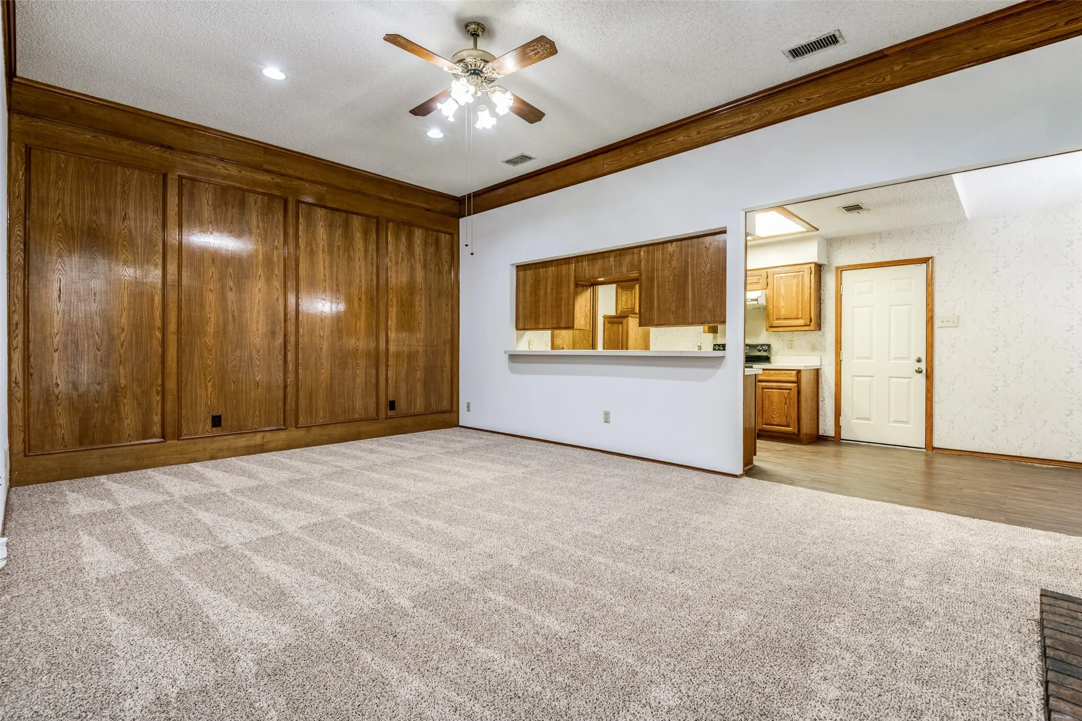 Duplex For Rent in Collin County , 2108 Promontory Point, Plano, Texas 75075, 3 Bedroom, 2 Bathroom, 2 Garage spaces, 1,348 Sqft, built in 1983, Price $2,195, mls#21351075, Real Estate Agent in Plano, Homes For Rent in Collin county, Homes For Rent in Plano, Realtor in Plano Texas, Real Estate Brokerage Independent Realty Texas, Luminita Cordes Realtor