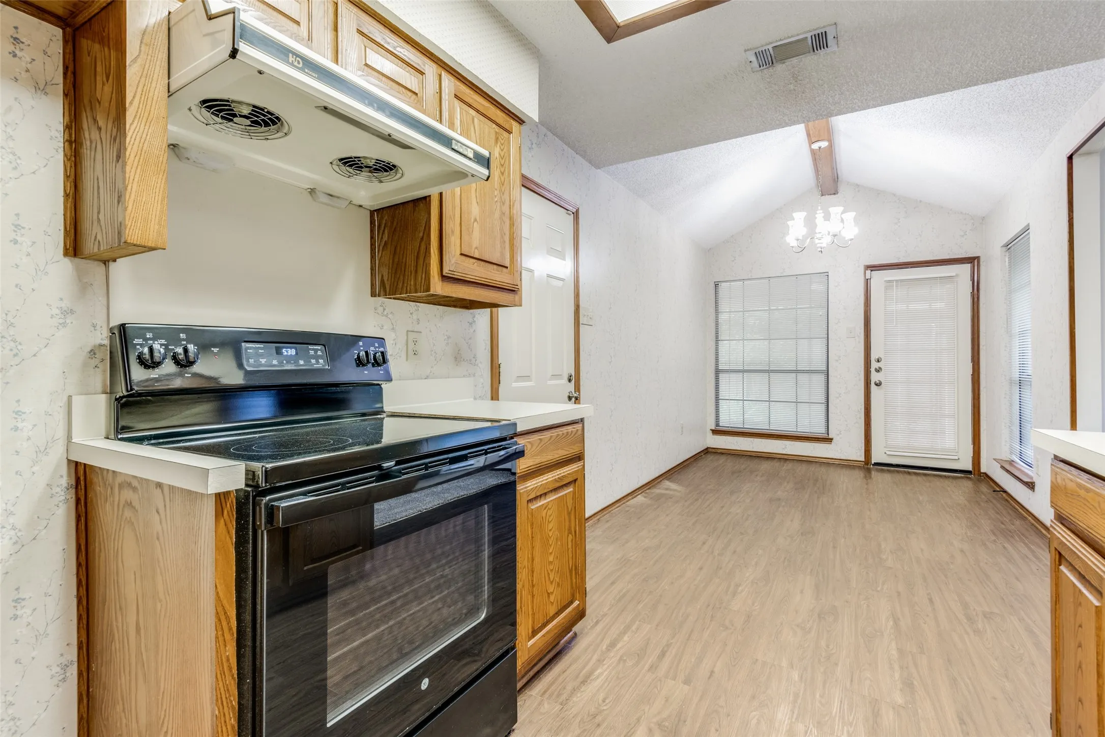 Duplex For Rent in Collin County , 2108 Promontory Point, Plano, Texas 75075, 3 Bedroom, 2 Bathroom, 2 Garage spaces, 1,348 Sqft, built in 1983, Price $2,195, mls#21351075, Real Estate Agent in Plano, Homes For Rent in Collin county, Homes For Rent in Plano, Realtor in Plano Texas, Real Estate Brokerage Independent Realty Texas, Luminita Cordes Realtor