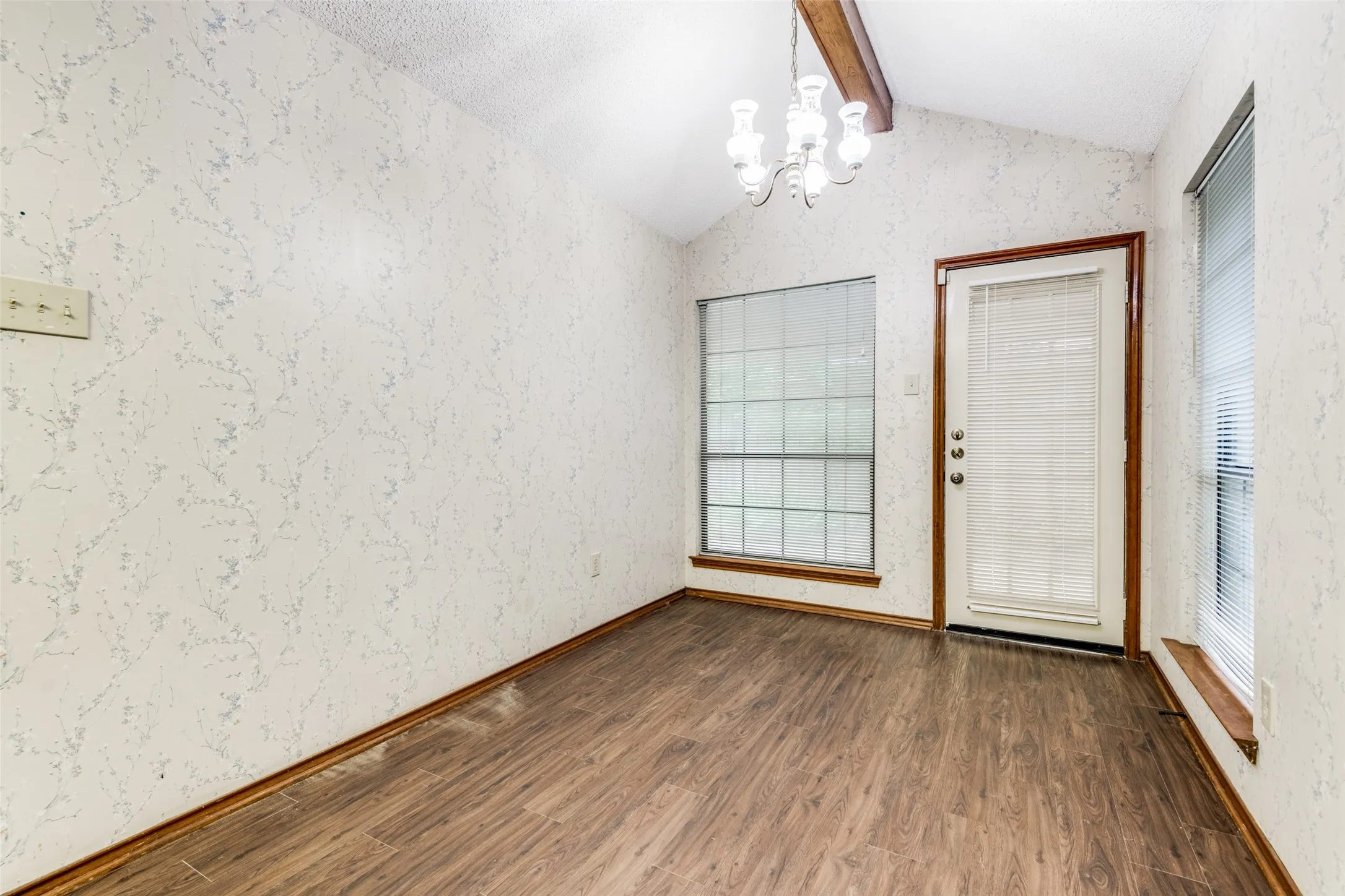 Duplex For Rent in Collin County , 2108 Promontory Point, Plano, Texas 75075, 3 Bedroom, 2 Bathroom, 2 Garage spaces, 1,348 Sqft, built in 1983, Price $2,195, mls#21351075, Real Estate Agent in Plano, Homes For Rent in Collin county, Homes For Rent in Plano, Realtor in Plano Texas, Real Estate Brokerage Independent Realty Texas, Luminita Cordes Realtor