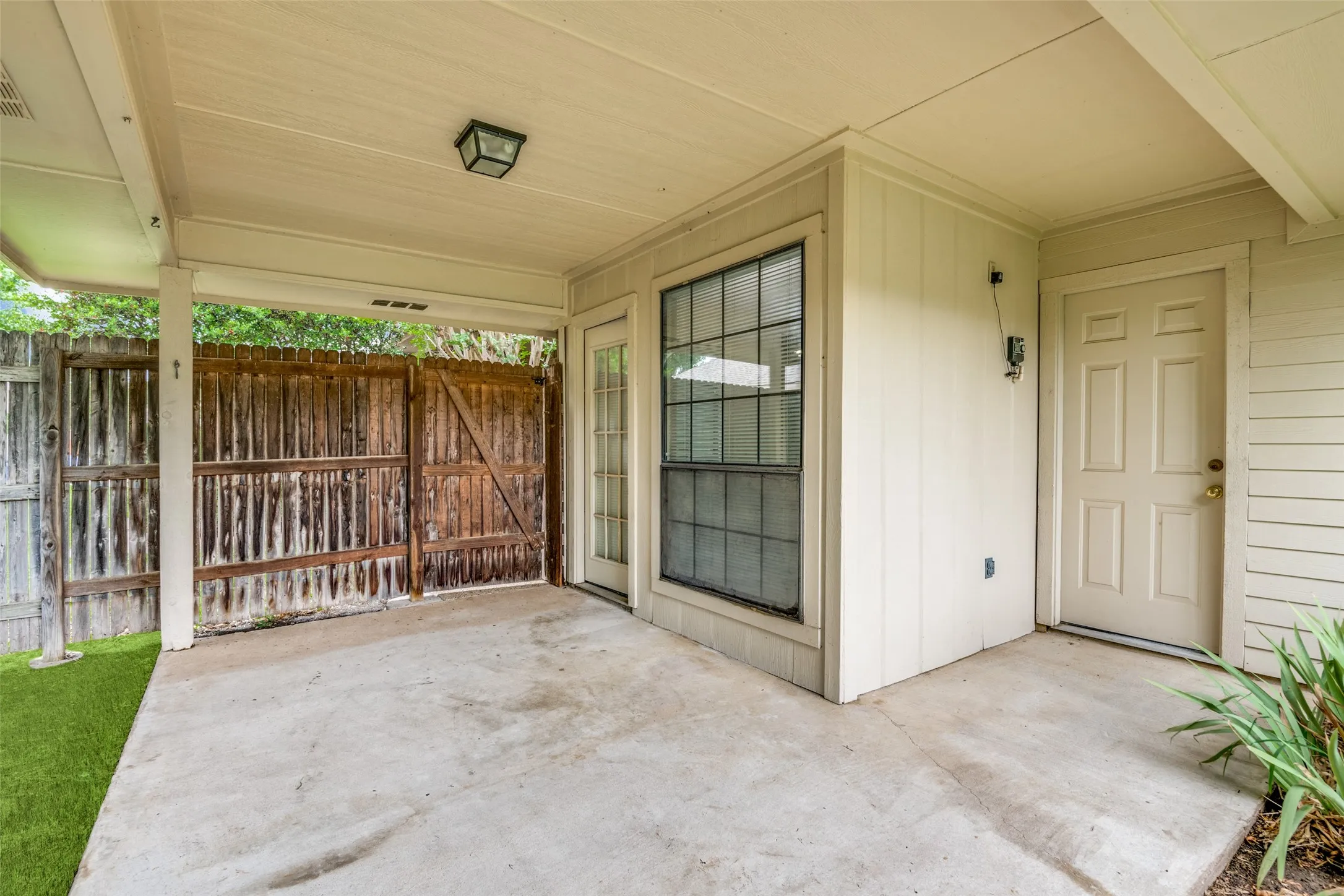 Duplex For Rent in Collin County , 2108 Promontory Point, Plano, Texas 75075, 3 Bedroom, 2 Bathroom, 2 Garage spaces, 1,348 Sqft, built in 1983, Price $2,195, mls#21351075, Real Estate Agent in Plano, Homes For Rent in Collin county, Homes For Rent in Plano, Realtor in Plano Texas, Real Estate Brokerage Independent Realty Texas, Luminita Cordes Realtor