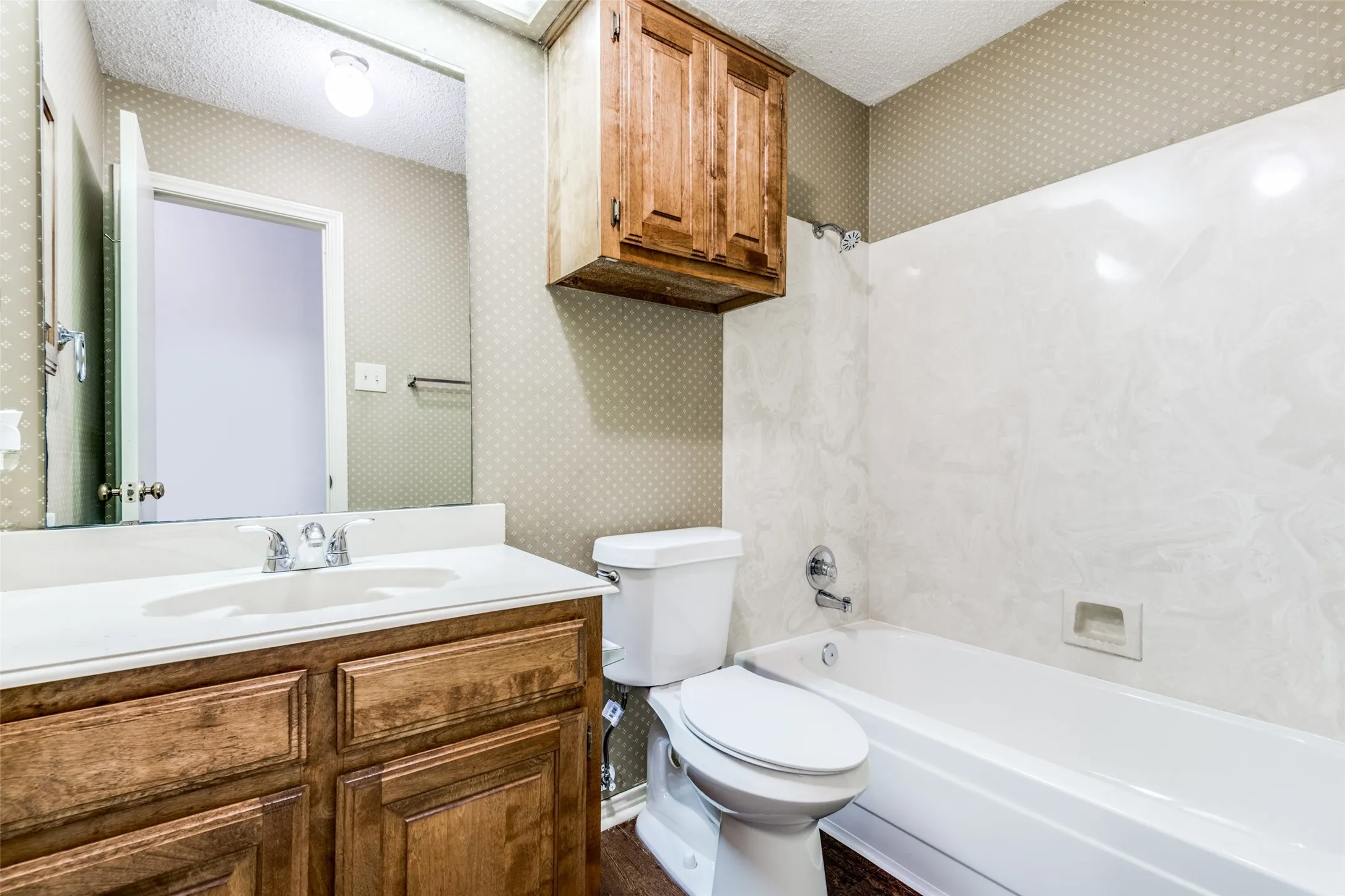 Duplex For Rent in Collin County , 2108 Promontory Point, Plano, Texas 75075, 3 Bedroom, 2 Bathroom, 2 Garage spaces, 1,348 Sqft, built in 1983, Price $2,195, mls#21351075, Real Estate Agent in Plano, Homes For Rent in Collin county, Homes For Rent in Plano, Realtor in Plano Texas, Real Estate Brokerage Independent Realty Texas, Luminita Cordes Realtor