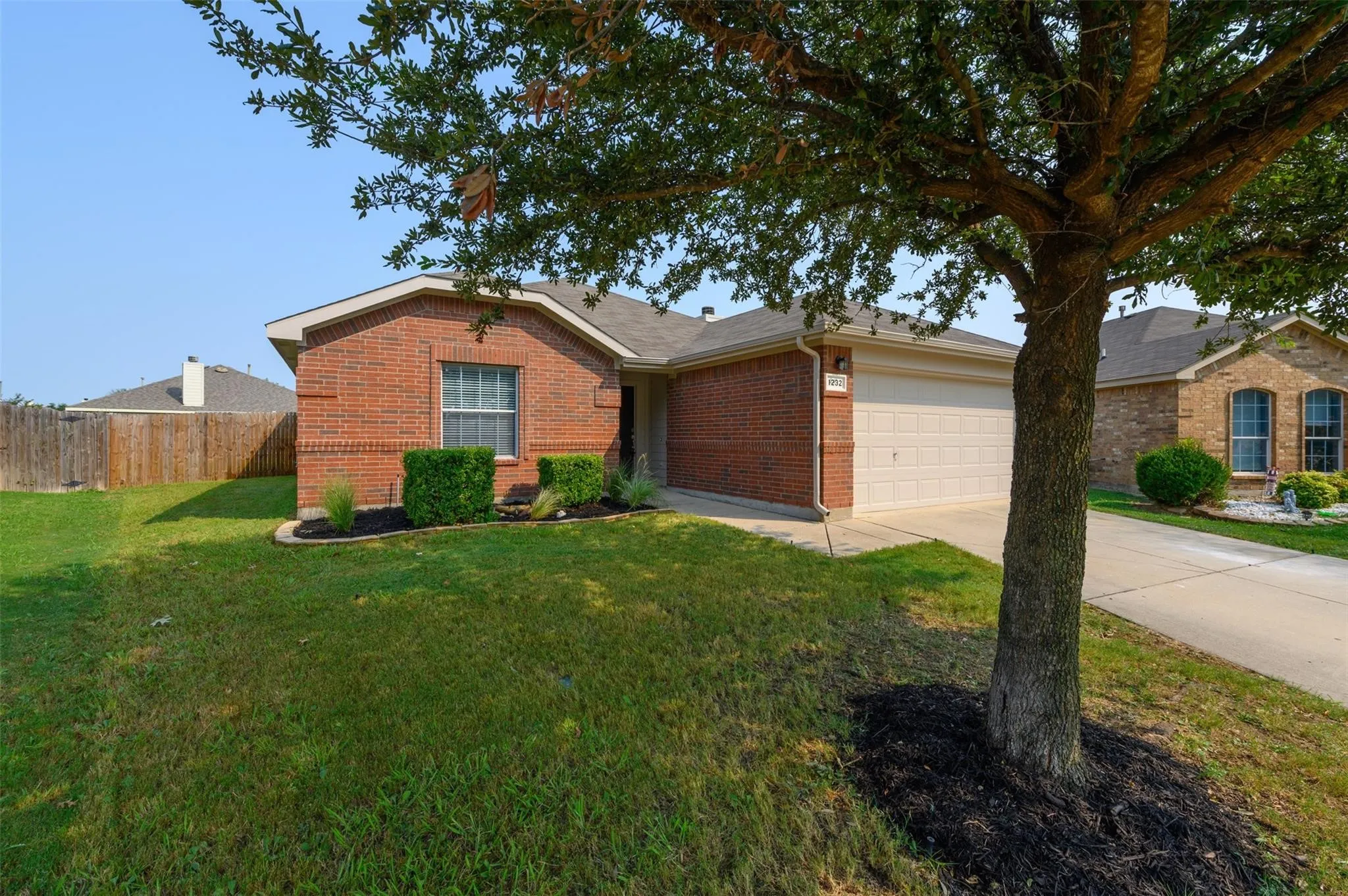 Single Family Residence For Rent in Tarrant County , 1232 Round Pen Run, Fort Worth, Texas 76052, 4 Bedroom, 2 Bathroom, 2 Garage spaces, 2,064 Sqft, built in 2006, mls#21356534, Real Estate Agent in Fort Worth, Homes For Rent in Tarrant county, Homes For Rent in Fort Worth, Realtor in Fort Worth Texas, Real Estate Brokerage Independent Realty Texas, Luminita Cordes Realtor