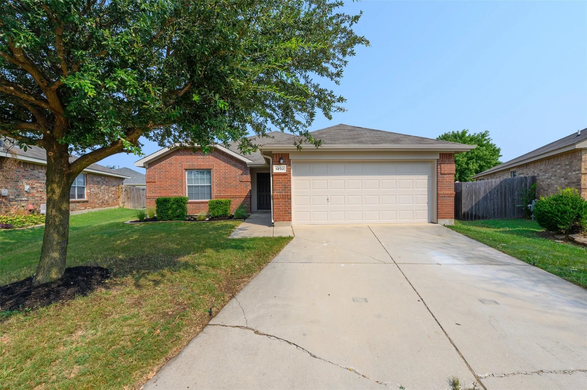 Single Family Residence For Rent in Tarrant County , 1232 Round Pen Run, Fort Worth, Texas 76052, 4 Bedroom, 2 Bathroom, 2 Garage spaces, 2,064 Sqft, built in 2006, mls#21356534, Real Estate Agent in Fort Worth, Homes For Rent in Tarrant county, Homes For Rent in Fort Worth, Realtor in Fort Worth Texas, Real Estate Brokerage Independent Realty Texas, Luminita Cordes Realtor