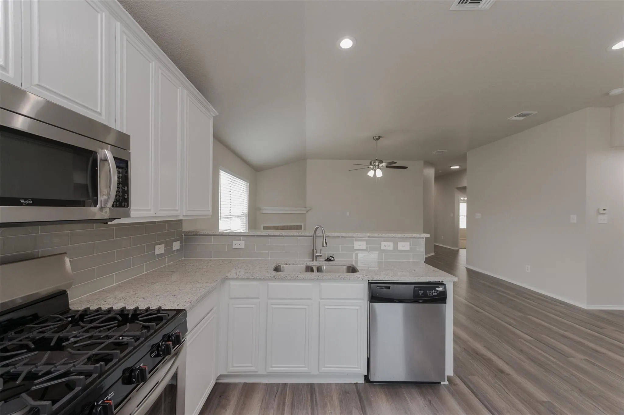 Single Family Residence For Rent in Tarrant County , 1232 Round Pen Run, Fort Worth, Texas 76052, 4 Bedroom, 2 Bathroom, 2 Garage spaces, 2,064 Sqft, built in 2006, mls#21356534, Real Estate Agent in Fort Worth, Homes For Rent in Tarrant county, Homes For Rent in Fort Worth, Realtor in Fort Worth Texas, Real Estate Brokerage Independent Realty Texas, Luminita Cordes Realtor