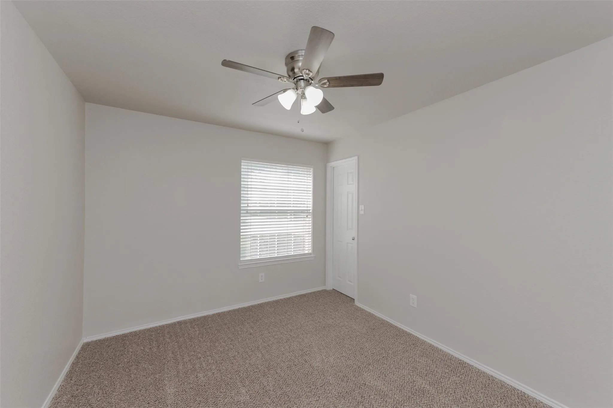 Single Family Residence For Rent in Tarrant County , 1232 Round Pen Run, Fort Worth, Texas 76052, 4 Bedroom, 2 Bathroom, 2 Garage spaces, 2,064 Sqft, built in 2006, mls#21356534, Real Estate Agent in Fort Worth, Homes For Rent in Tarrant county, Homes For Rent in Fort Worth, Realtor in Fort Worth Texas, Real Estate Brokerage Independent Realty Texas, Luminita Cordes Realtor