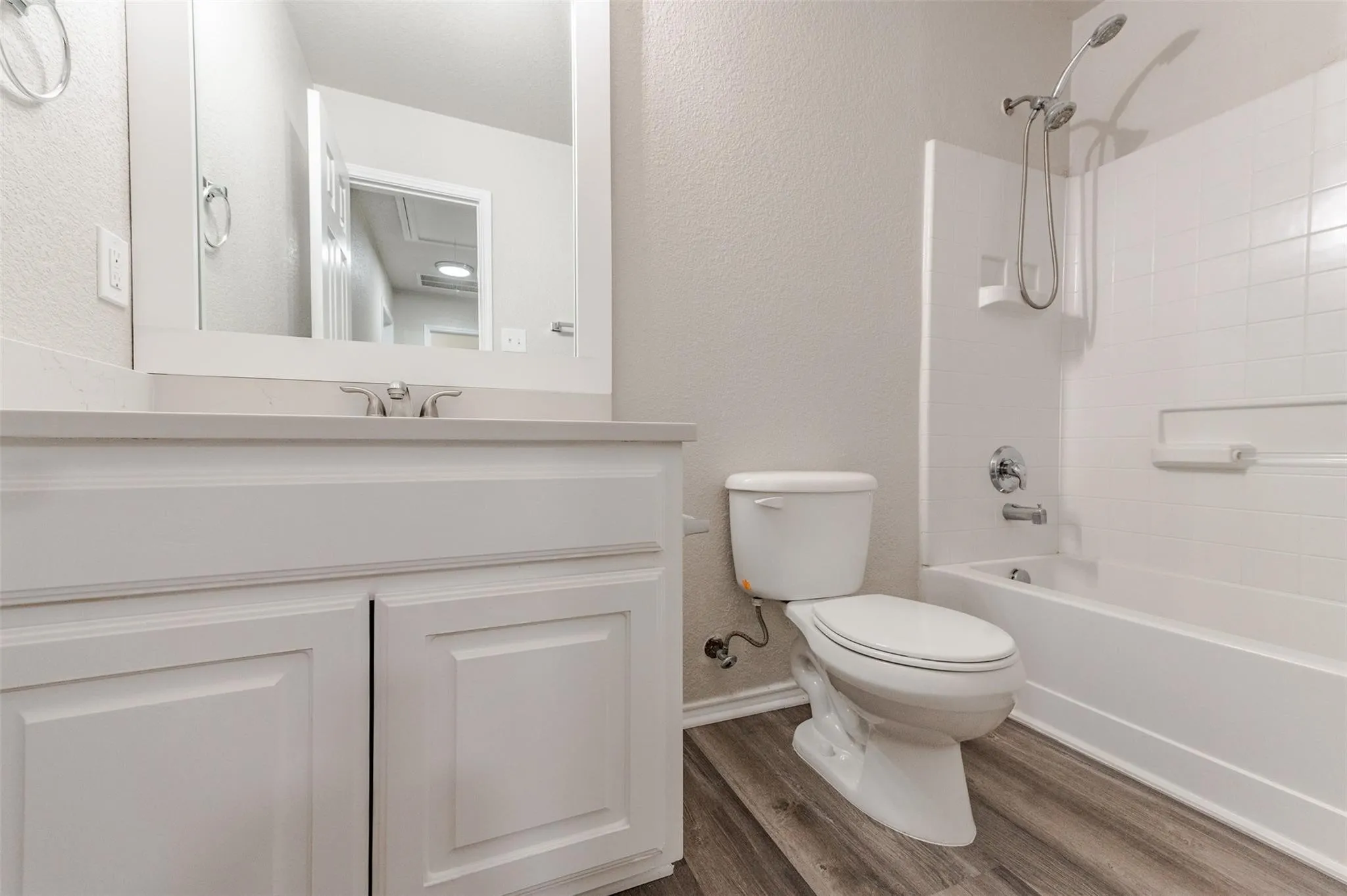 Single Family Residence For Rent in Tarrant County , 1232 Round Pen Run, Fort Worth, Texas 76052, 4 Bedroom, 2 Bathroom, 2 Garage spaces, 2,064 Sqft, built in 2006, mls#21356534, Real Estate Agent in Fort Worth, Homes For Rent in Tarrant county, Homes For Rent in Fort Worth, Realtor in Fort Worth Texas, Real Estate Brokerage Independent Realty Texas, Luminita Cordes Realtor