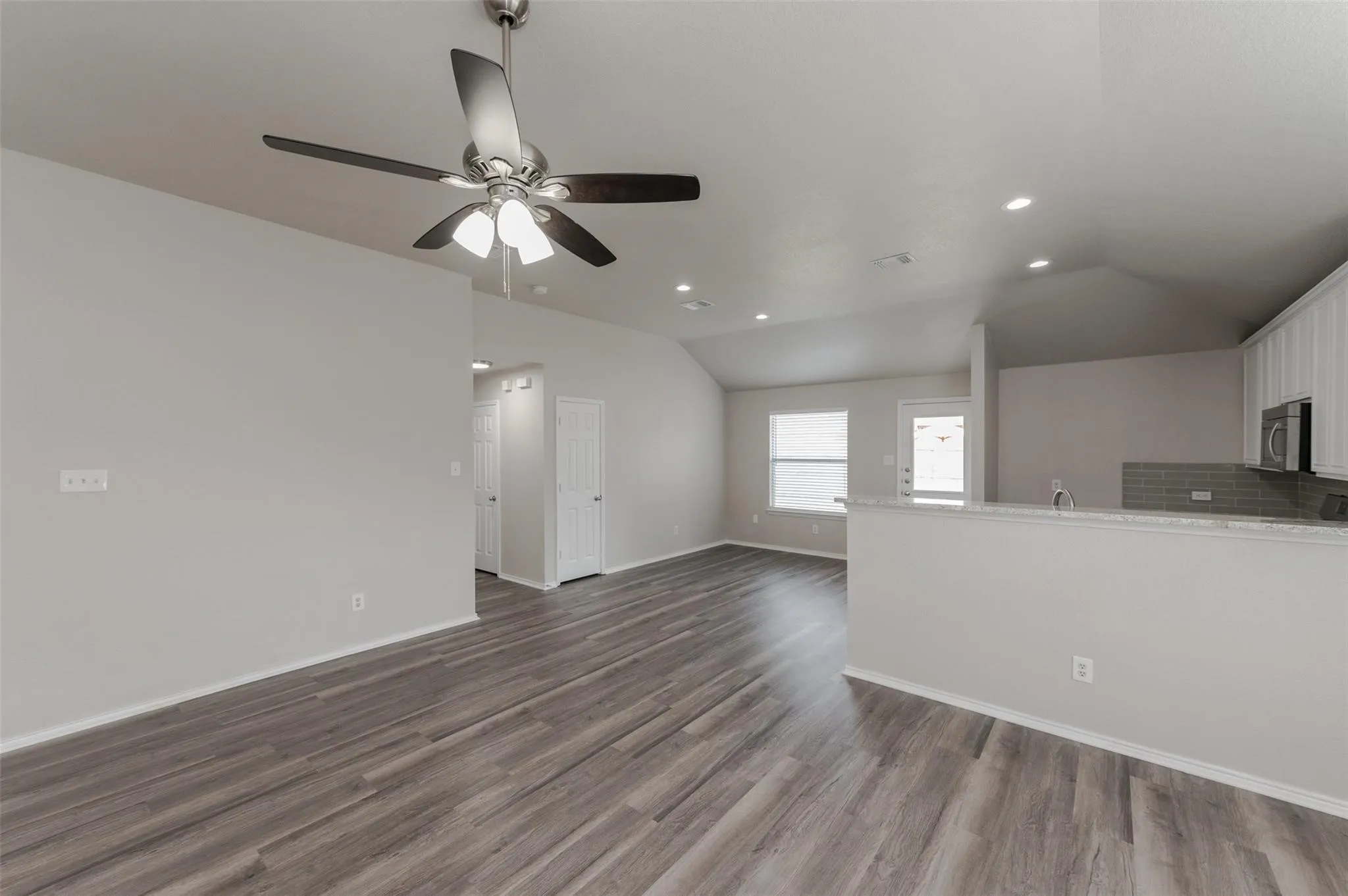 Single Family Residence For Rent in Tarrant County , 1232 Round Pen Run, Fort Worth, Texas 76052, 4 Bedroom, 2 Bathroom, 2 Garage spaces, 2,064 Sqft, built in 2006, mls#21356534, Real Estate Agent in Fort Worth, Homes For Rent in Tarrant county, Homes For Rent in Fort Worth, Realtor in Fort Worth Texas, Real Estate Brokerage Independent Realty Texas, Luminita Cordes Realtor