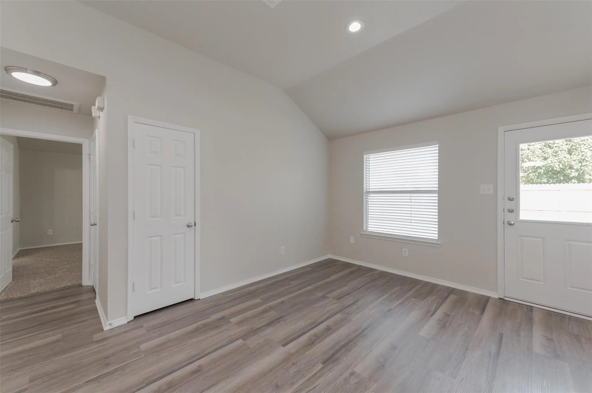 Single Family Residence For Rent in Tarrant County , 1232 Round Pen Run, Fort Worth, Texas 76052, 4 Bedroom, 2 Bathroom, 2 Garage spaces, 2,064 Sqft, built in 2006, mls#21356534, Real Estate Agent in Fort Worth, Homes For Rent in Tarrant county, Homes For Rent in Fort Worth, Realtor in Fort Worth Texas, Real Estate Brokerage Independent Realty Texas, Luminita Cordes Realtor