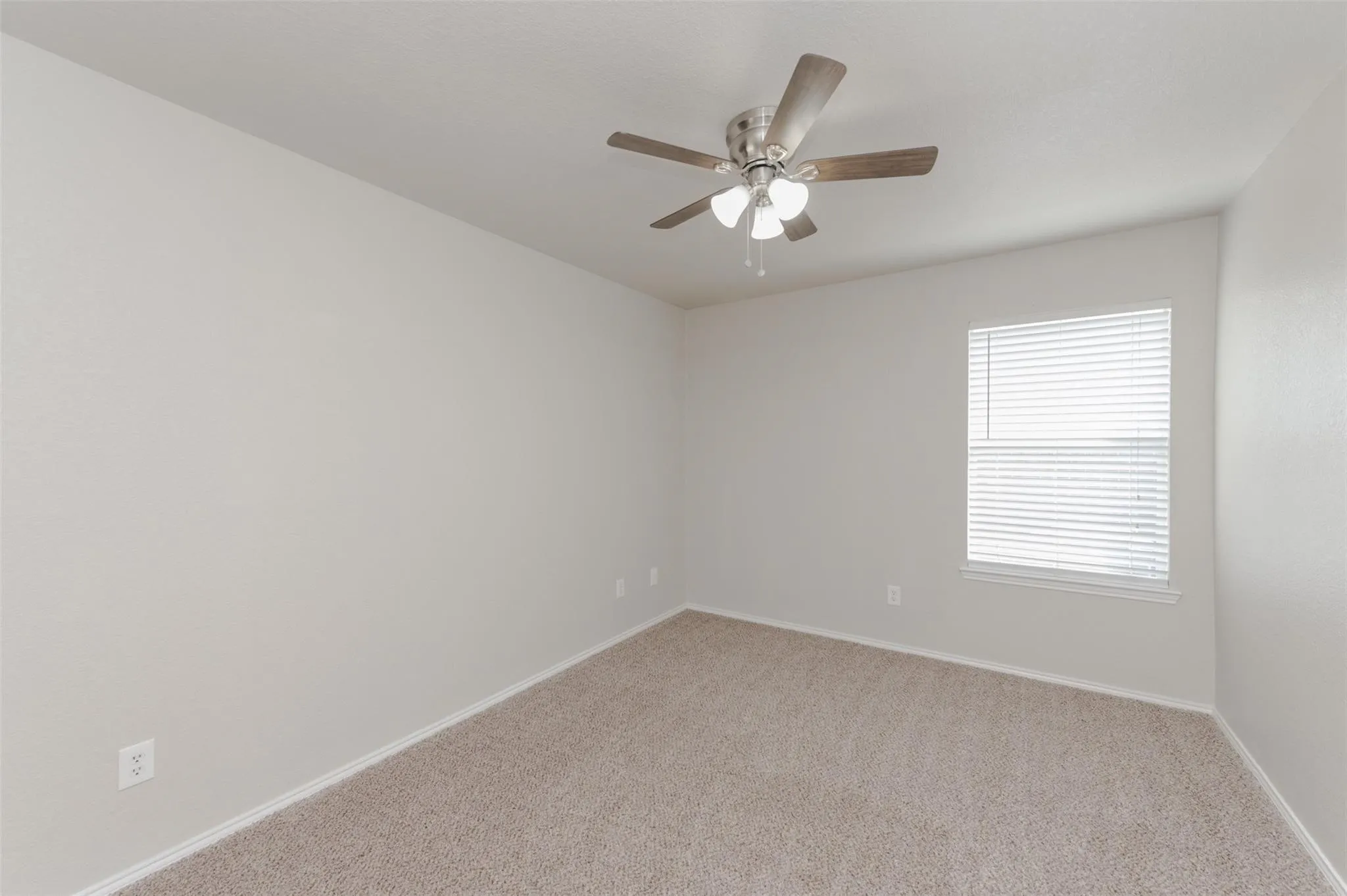 Single Family Residence For Rent in Tarrant County , 1232 Round Pen Run, Fort Worth, Texas 76052, 4 Bedroom, 2 Bathroom, 2 Garage spaces, 2,064 Sqft, built in 2006, mls#21356534, Real Estate Agent in Fort Worth, Homes For Rent in Tarrant county, Homes For Rent in Fort Worth, Realtor in Fort Worth Texas, Real Estate Brokerage Independent Realty Texas, Luminita Cordes Realtor