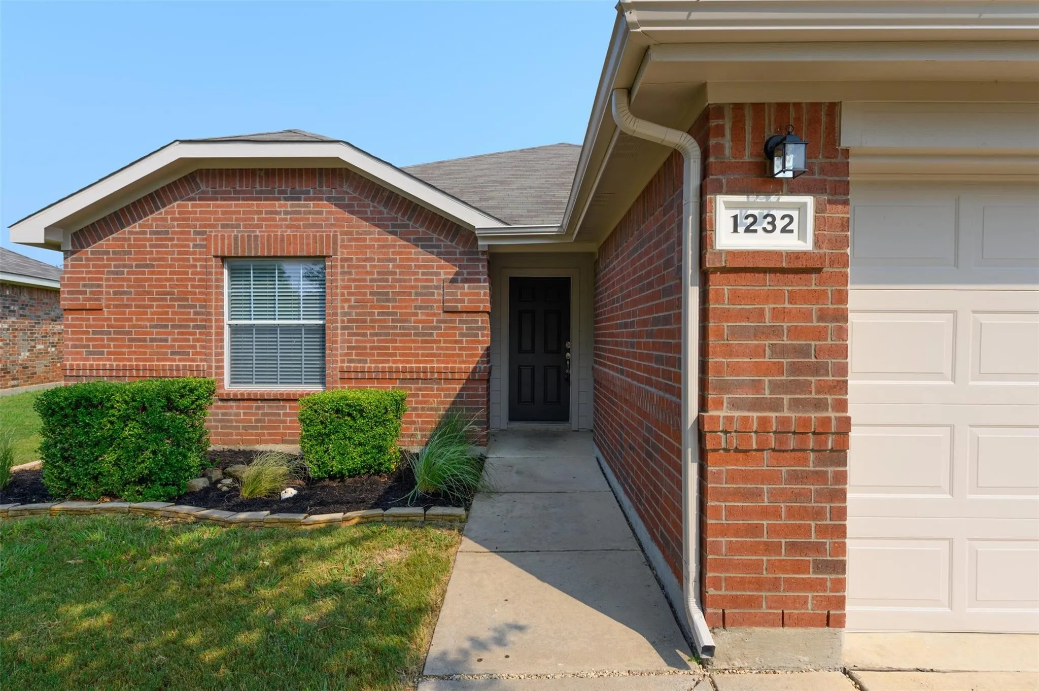 Single Family Residence For Rent in Tarrant County , 1232 Round Pen Run, Fort Worth, Texas 76052, 4 Bedroom, 2 Bathroom, 2 Garage spaces, 2,064 Sqft, built in 2006, mls#21356534, Real Estate Agent in Fort Worth, Homes For Rent in Tarrant county, Homes For Rent in Fort Worth, Realtor in Fort Worth Texas, Real Estate Brokerage Independent Realty Texas, Luminita Cordes Realtor