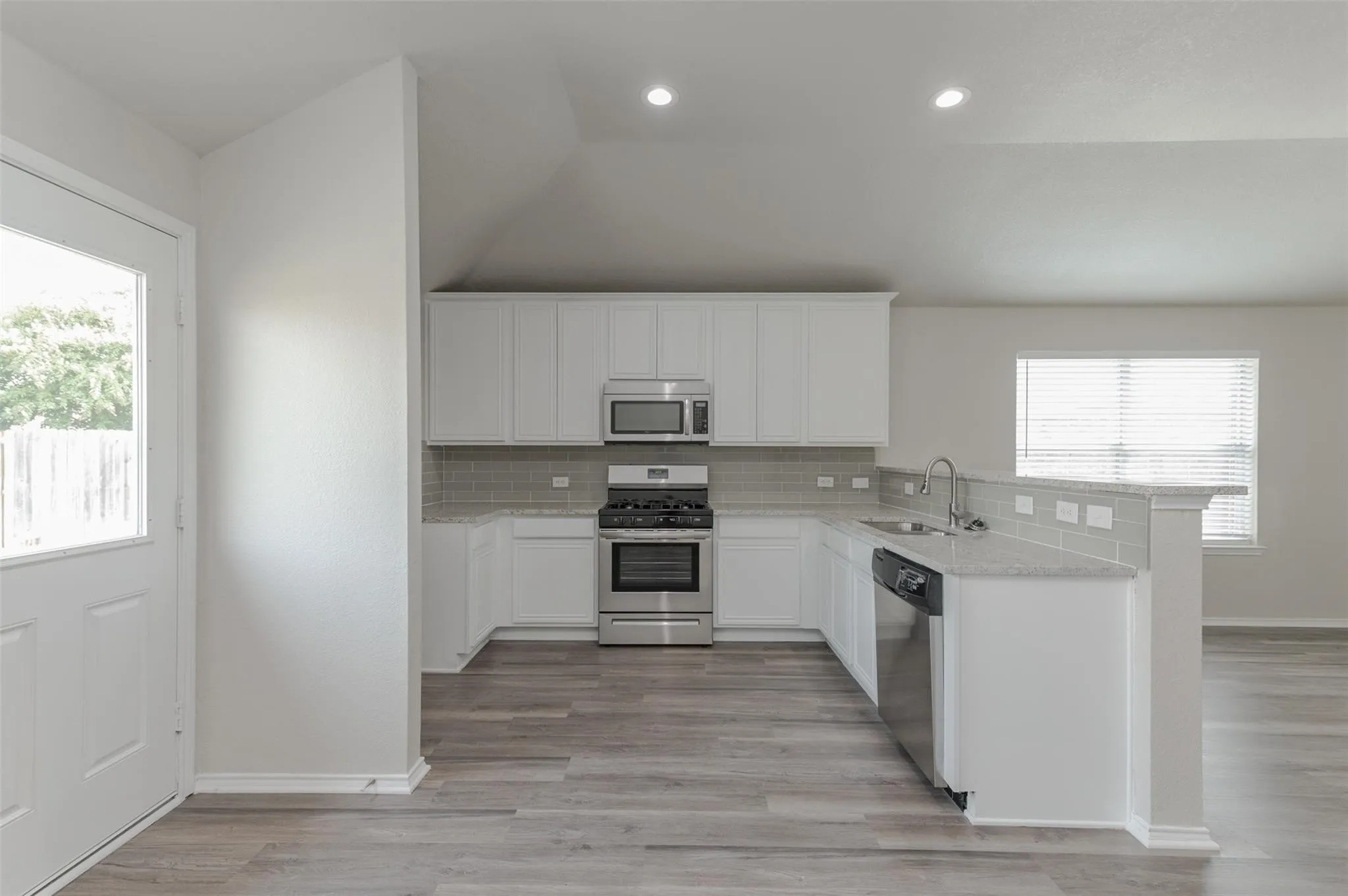 Single Family Residence For Rent in Tarrant County , 1232 Round Pen Run, Fort Worth, Texas 76052, 4 Bedroom, 2 Bathroom, 2 Garage spaces, 2,064 Sqft, built in 2006, mls#21356534, Real Estate Agent in Fort Worth, Homes For Rent in Tarrant county, Homes For Rent in Fort Worth, Realtor in Fort Worth Texas, Real Estate Brokerage Independent Realty Texas, Luminita Cordes Realtor