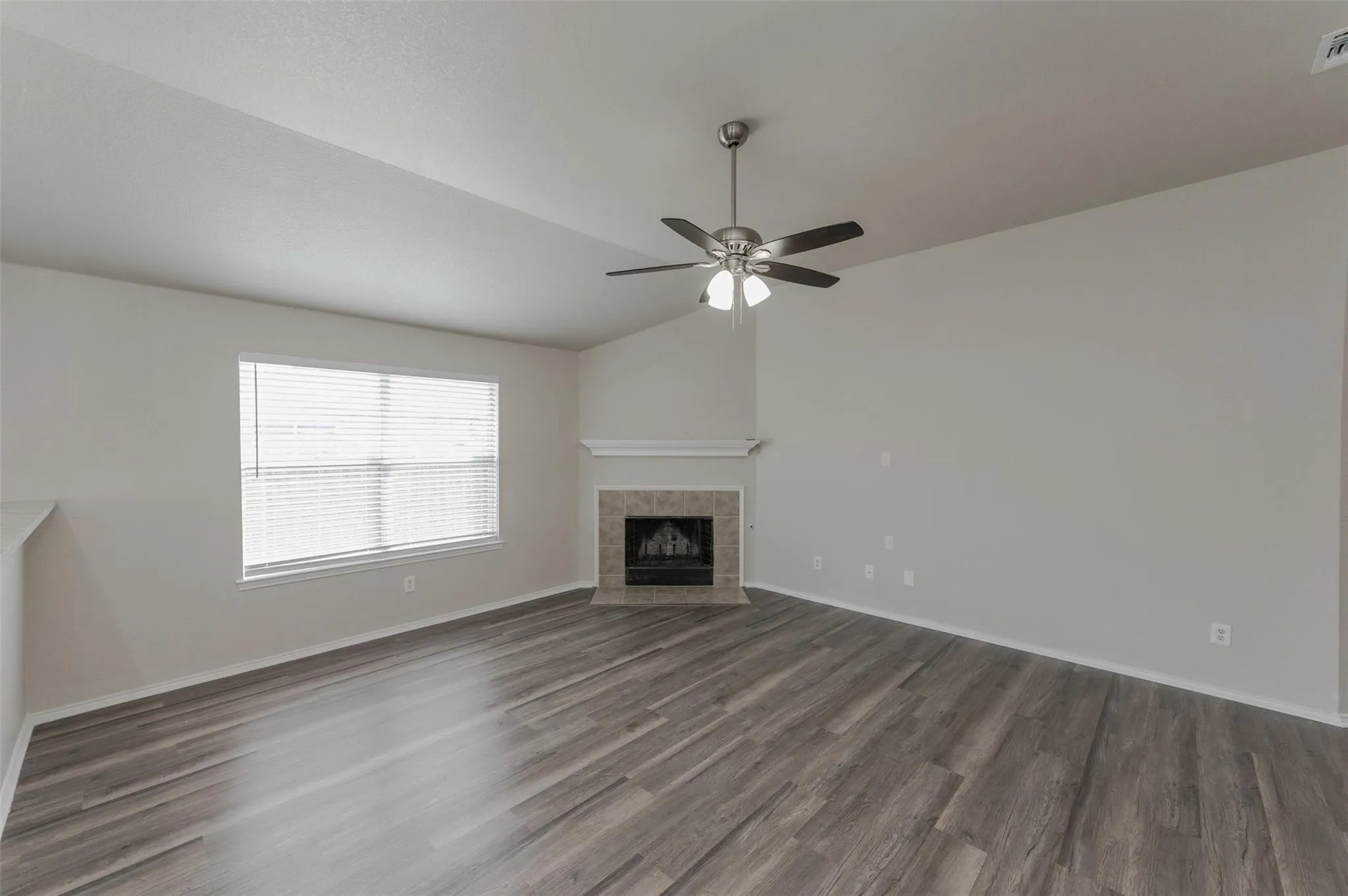 Single Family Residence For Rent in Tarrant County , 1232 Round Pen Run, Fort Worth, Texas 76052, 4 Bedroom, 2 Bathroom, 2 Garage spaces, 2,064 Sqft, built in 2006, mls#21356534, Real Estate Agent in Fort Worth, Homes For Rent in Tarrant county, Homes For Rent in Fort Worth, Realtor in Fort Worth Texas, Real Estate Brokerage Independent Realty Texas, Luminita Cordes Realtor