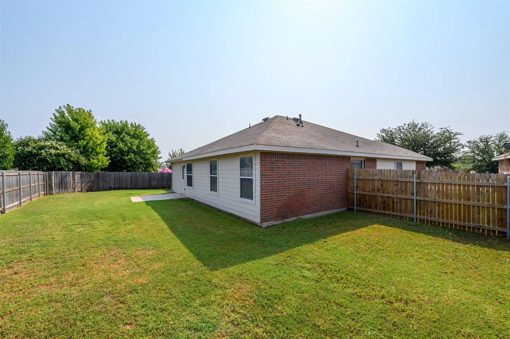Single Family Residence For Rent in Tarrant County , 1232 Round Pen Run, Fort Worth, Texas 76052, 4 Bedroom, 2 Bathroom, 2 Garage spaces, 2,064 Sqft, built in 2006, mls#21356534, Real Estate Agent in Fort Worth, Homes For Rent in Tarrant county, Homes For Rent in Fort Worth, Realtor in Fort Worth Texas, Real Estate Brokerage Independent Realty Texas, Luminita Cordes Realtor
