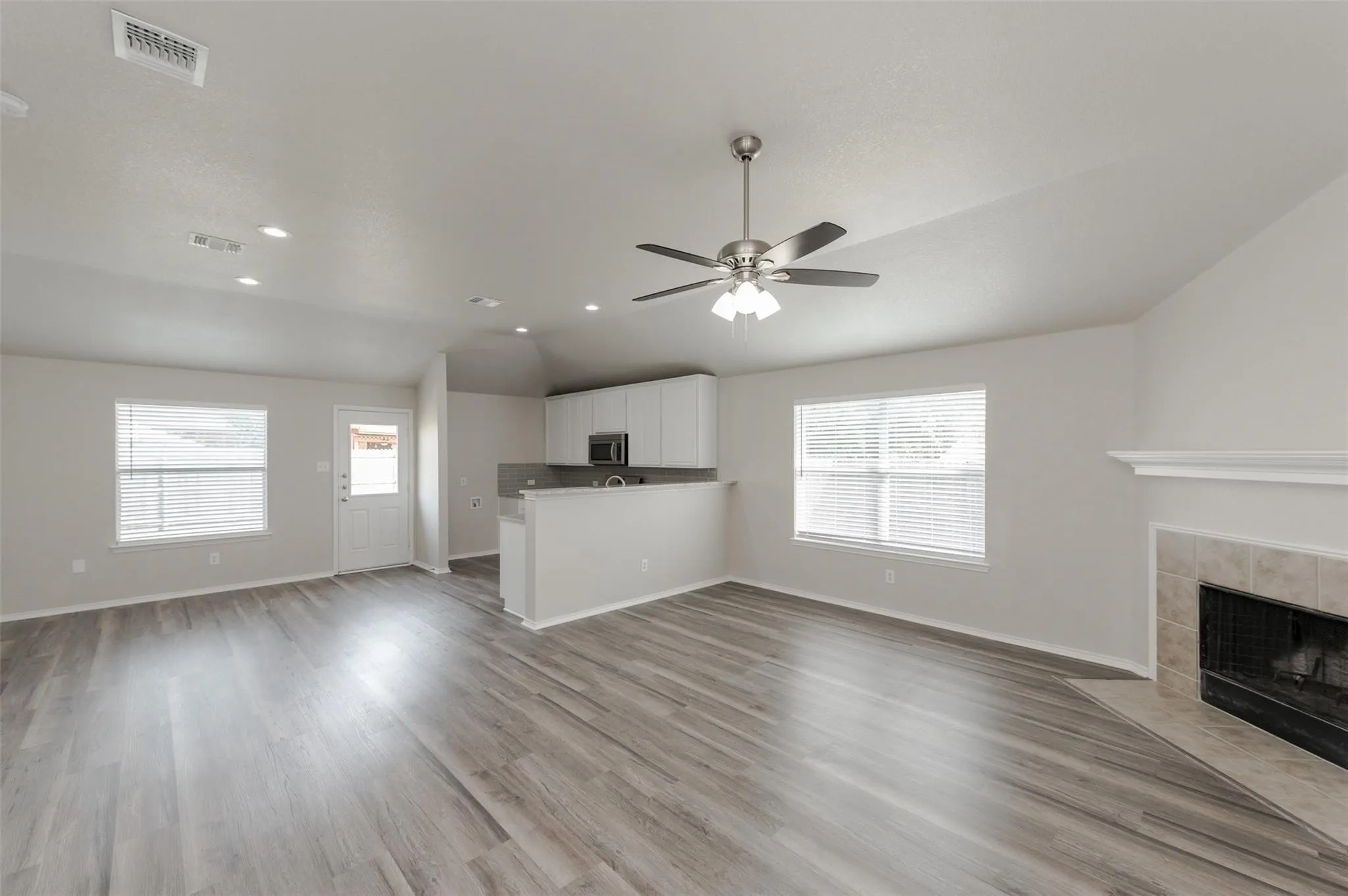 Single Family Residence For Rent in Tarrant County , 1232 Round Pen Run, Fort Worth, Texas 76052, 4 Bedroom, 2 Bathroom, 2 Garage spaces, 2,064 Sqft, built in 2006, mls#21356534, Real Estate Agent in Fort Worth, Homes For Rent in Tarrant county, Homes For Rent in Fort Worth, Realtor in Fort Worth Texas, Real Estate Brokerage Independent Realty Texas, Luminita Cordes Realtor