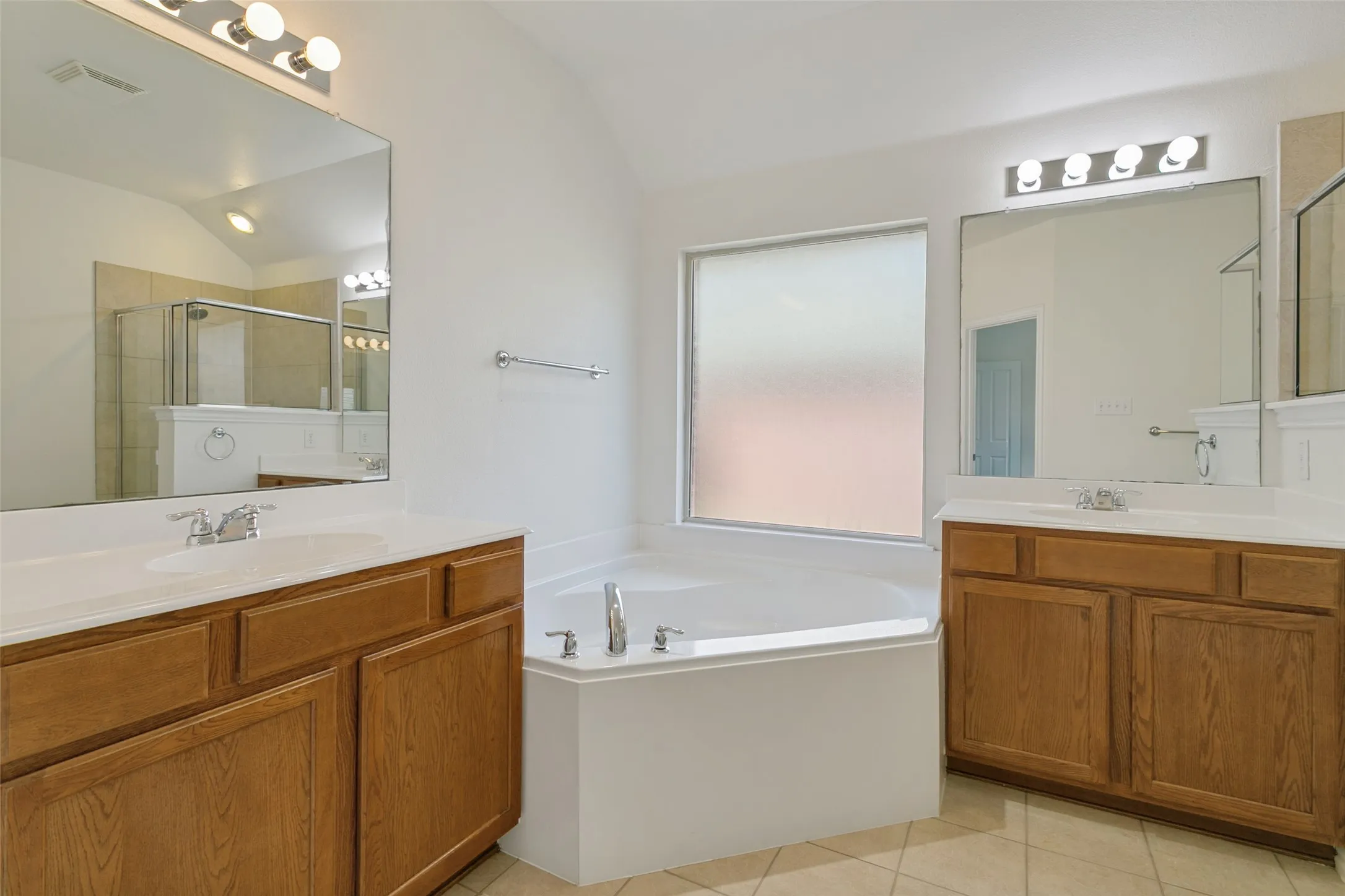 Single Family Residence For Sale in Denton County , 2213 Willow Creek Drive, Little Elm, Texas 75068, 3 Bedroom, 2 Bathroom, 2 Garage spaces, 1,825 Sqft, built in 2012, mls#21358976, Real Estate Agent in Little Elm, Homes For Sale in Denton county, Homes For Sale in Little Elm, Realtor in Little Elm Texas, Real Estate Brokerage Independent Realty Texas, Luminita Cordes Realtor