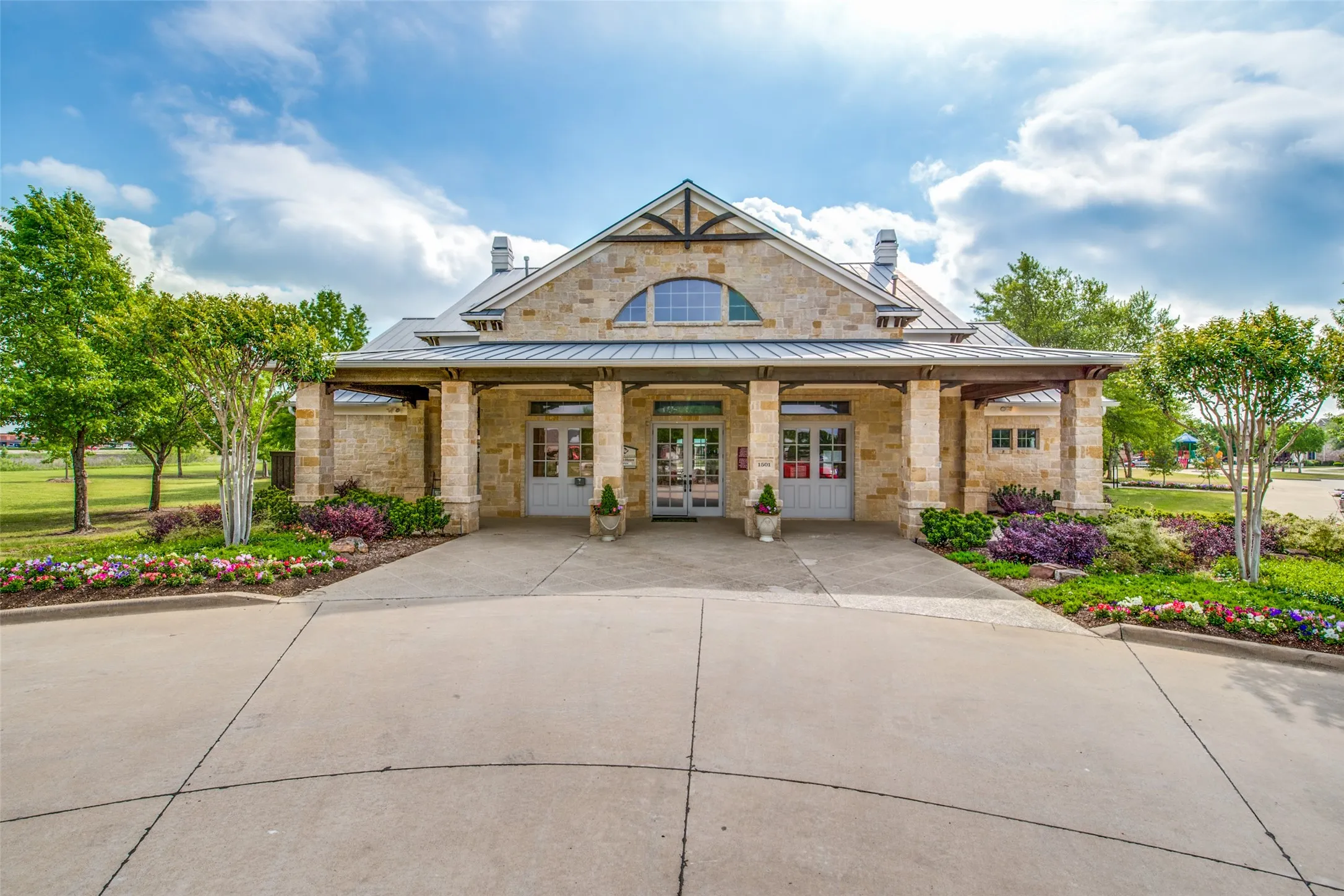 Single Family Residence For Sale in Denton County , 2213 Willow Creek Drive, Little Elm, Texas 75068, 3 Bedroom, 2 Bathroom, 2 Garage spaces, 1,825 Sqft, built in 2012, mls#21358976, Real Estate Agent in Little Elm, Homes For Sale in Denton county, Homes For Sale in Little Elm, Realtor in Little Elm Texas, Real Estate Brokerage Independent Realty Texas, Luminita Cordes Realtor