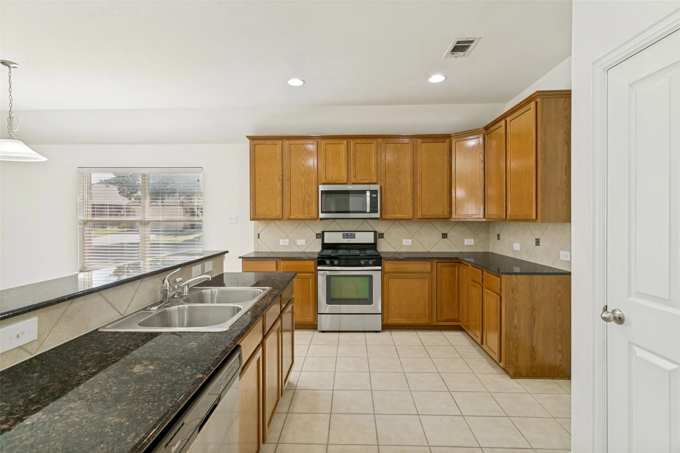 Single Family Residence For Sale in Denton County , 2213 Willow Creek Drive, Little Elm, Texas 75068, 3 Bedroom, 2 Bathroom, 2 Garage spaces, 1,825 Sqft, built in 2012, mls#21358976, Real Estate Agent in Little Elm, Homes For Sale in Denton county, Homes For Sale in Little Elm, Realtor in Little Elm Texas, Real Estate Brokerage Independent Realty Texas, Luminita Cordes Realtor