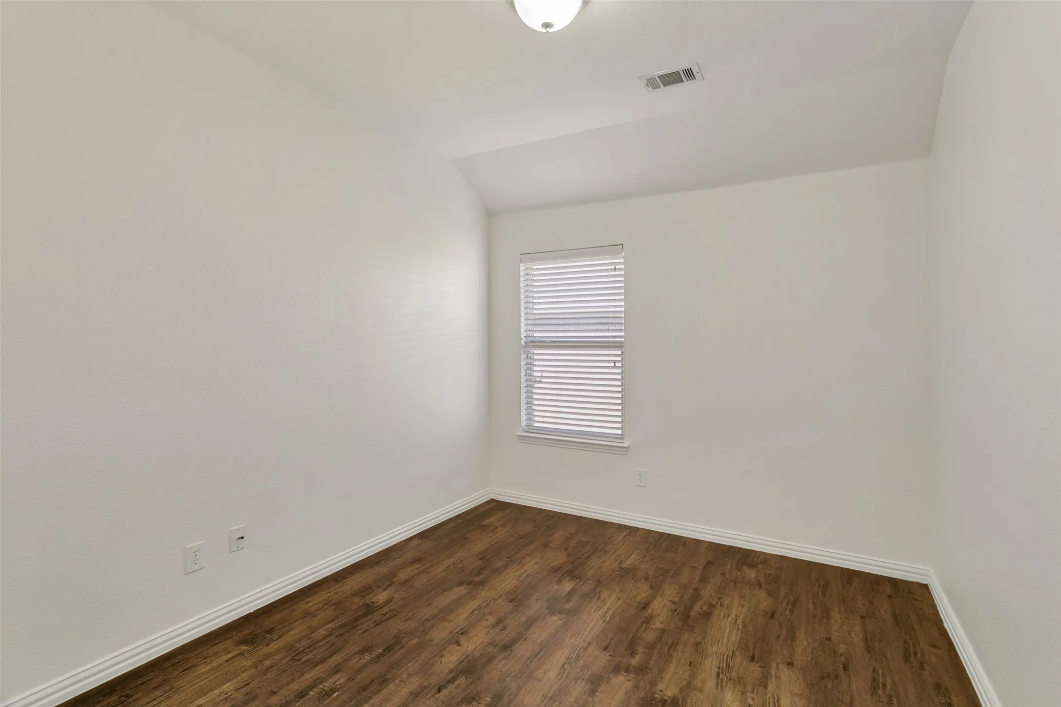 Single Family Residence For Sale in Denton County , 2213 Willow Creek Drive, Little Elm, Texas 75068, 3 Bedroom, 2 Bathroom, 2 Garage spaces, 1,825 Sqft, built in 2012, mls#21358976, Real Estate Agent in Little Elm, Homes For Sale in Denton county, Homes For Sale in Little Elm, Realtor in Little Elm Texas, Real Estate Brokerage Independent Realty Texas, Luminita Cordes Realtor