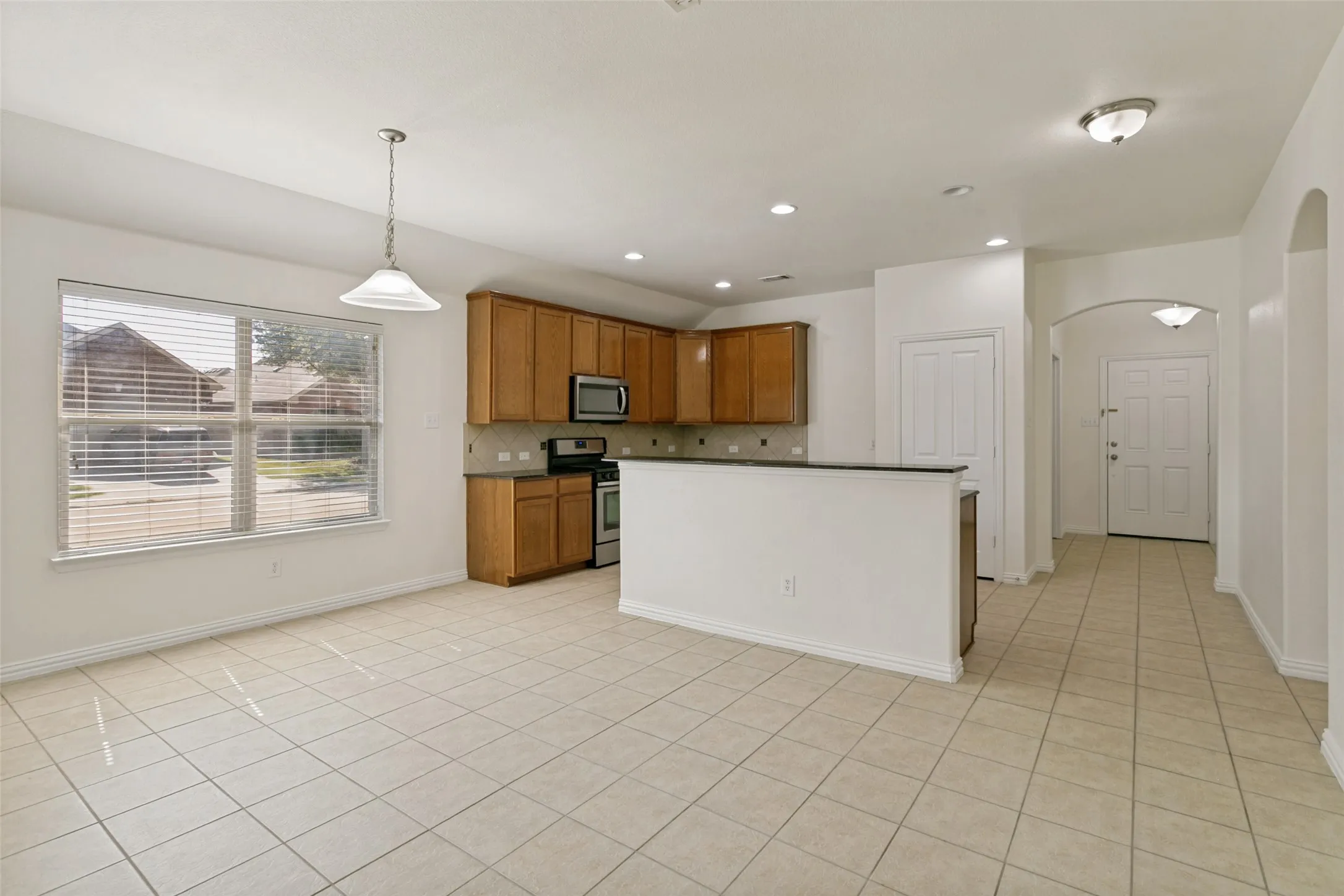 Single Family Residence For Sale in Denton County , 2213 Willow Creek Drive, Little Elm, Texas 75068, 3 Bedroom, 2 Bathroom, 2 Garage spaces, 1,825 Sqft, built in 2012, mls#21358976, Real Estate Agent in Little Elm, Homes For Sale in Denton county, Homes For Sale in Little Elm, Realtor in Little Elm Texas, Real Estate Brokerage Independent Realty Texas, Luminita Cordes Realtor
