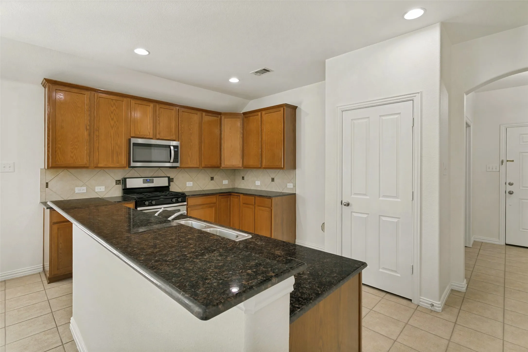 Single Family Residence For Sale in Denton County , 2213 Willow Creek Drive, Little Elm, Texas 75068, 3 Bedroom, 2 Bathroom, 2 Garage spaces, 1,825 Sqft, built in 2012, mls#21358976, Real Estate Agent in Little Elm, Homes For Sale in Denton county, Homes For Sale in Little Elm, Realtor in Little Elm Texas, Real Estate Brokerage Independent Realty Texas, Luminita Cordes Realtor