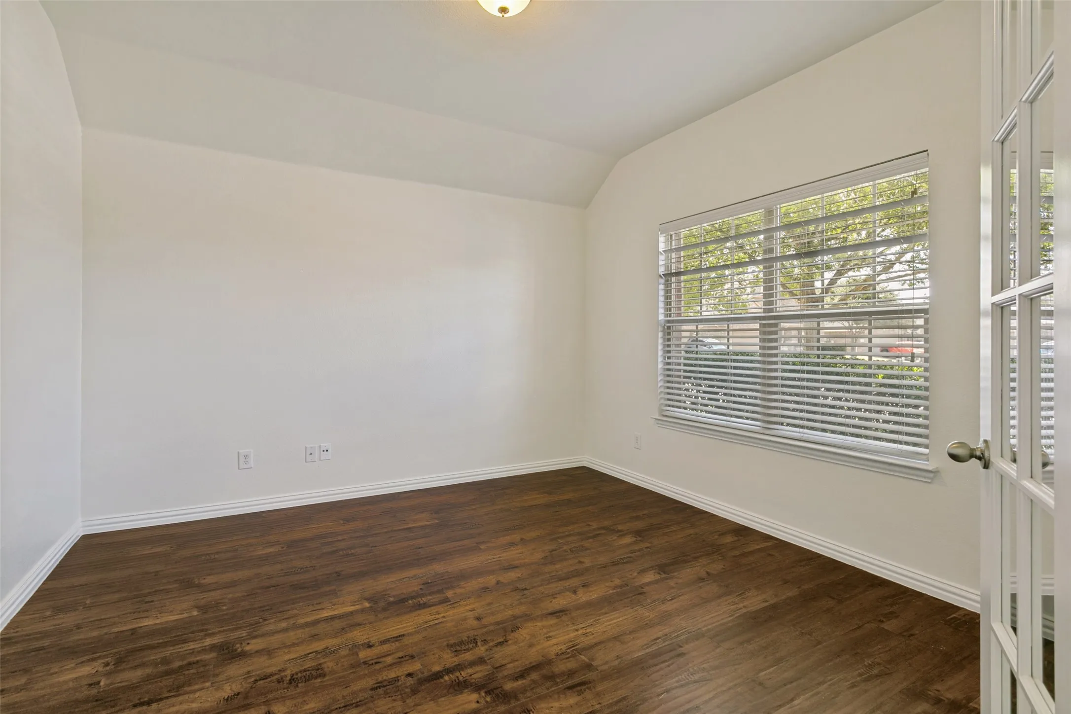 Single Family Residence For Sale in Denton County , 2213 Willow Creek Drive, Little Elm, Texas 75068, 3 Bedroom, 2 Bathroom, 2 Garage spaces, 1,825 Sqft, built in 2012, mls#21358976, Real Estate Agent in Little Elm, Homes For Sale in Denton county, Homes For Sale in Little Elm, Realtor in Little Elm Texas, Real Estate Brokerage Independent Realty Texas, Luminita Cordes Realtor