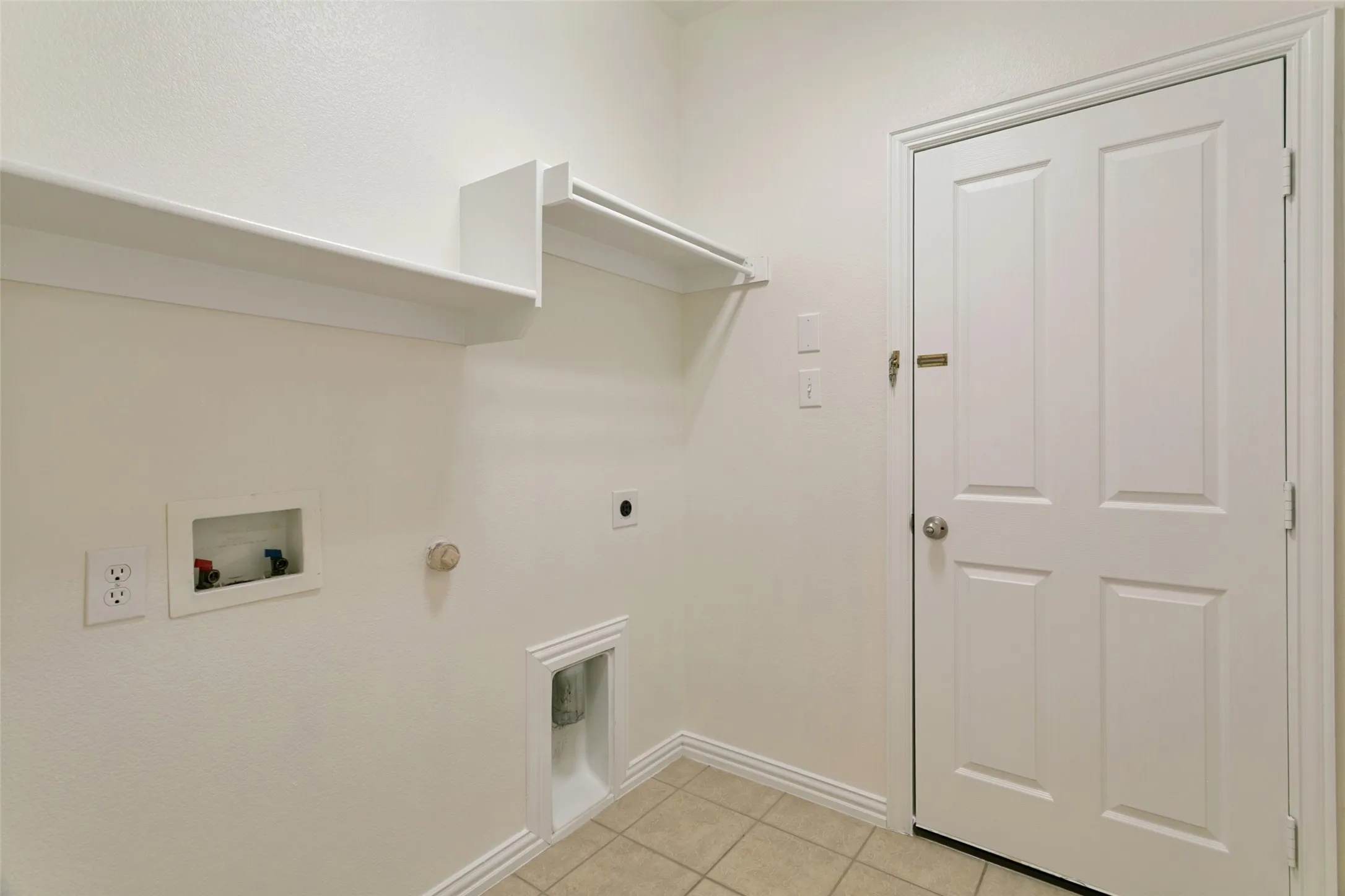 Single Family Residence For Sale in Denton County , 2213 Willow Creek Drive, Little Elm, Texas 75068, 3 Bedroom, 2 Bathroom, 2 Garage spaces, 1,825 Sqft, built in 2012, mls#21358976, Real Estate Agent in Little Elm, Homes For Sale in Denton county, Homes For Sale in Little Elm, Realtor in Little Elm Texas, Real Estate Brokerage Independent Realty Texas, Luminita Cordes Realtor