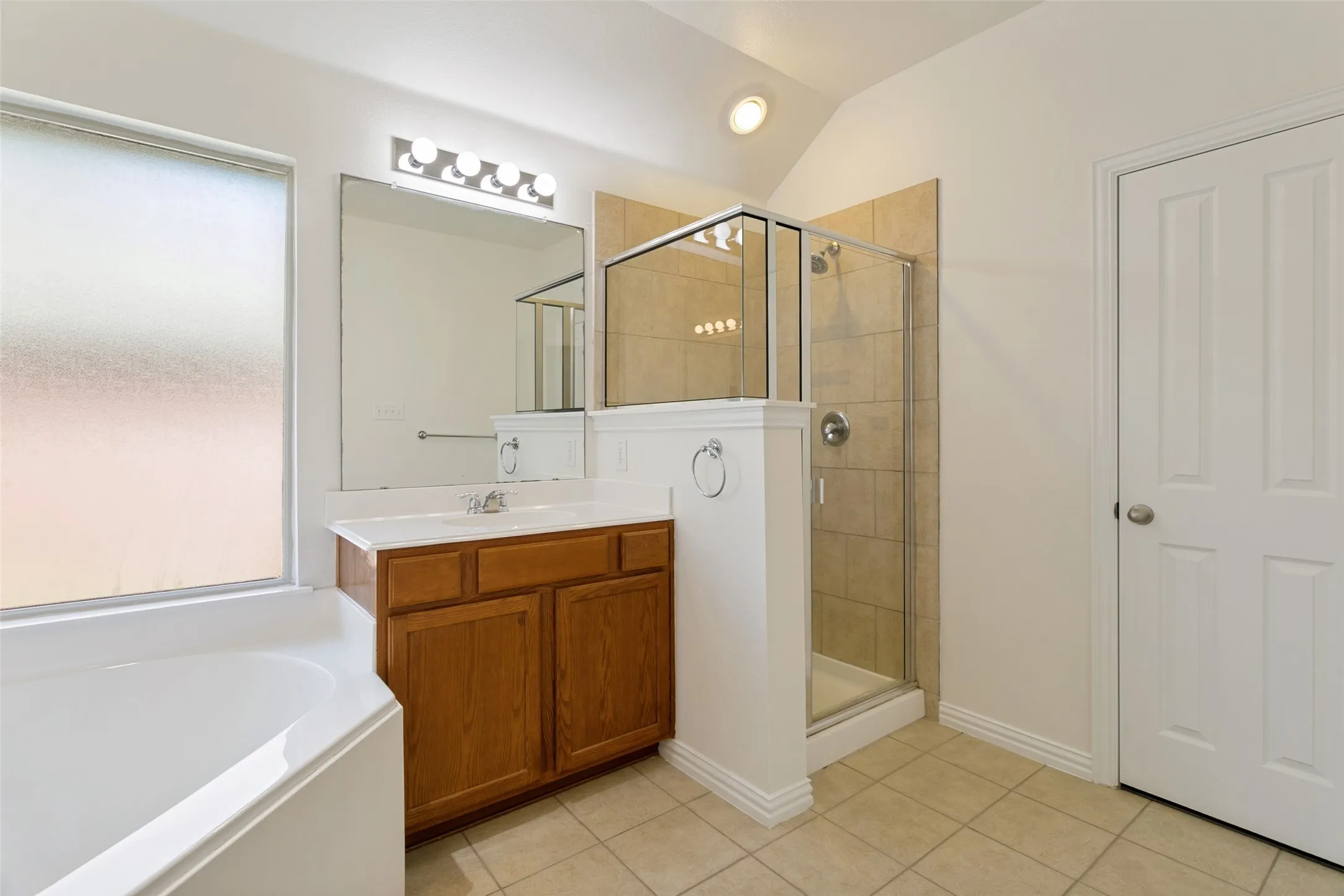 Single Family Residence For Sale in Denton County , 2213 Willow Creek Drive, Little Elm, Texas 75068, 3 Bedroom, 2 Bathroom, 2 Garage spaces, 1,825 Sqft, built in 2012, mls#21358976, Real Estate Agent in Little Elm, Homes For Sale in Denton county, Homes For Sale in Little Elm, Realtor in Little Elm Texas, Real Estate Brokerage Independent Realty Texas, Luminita Cordes Realtor