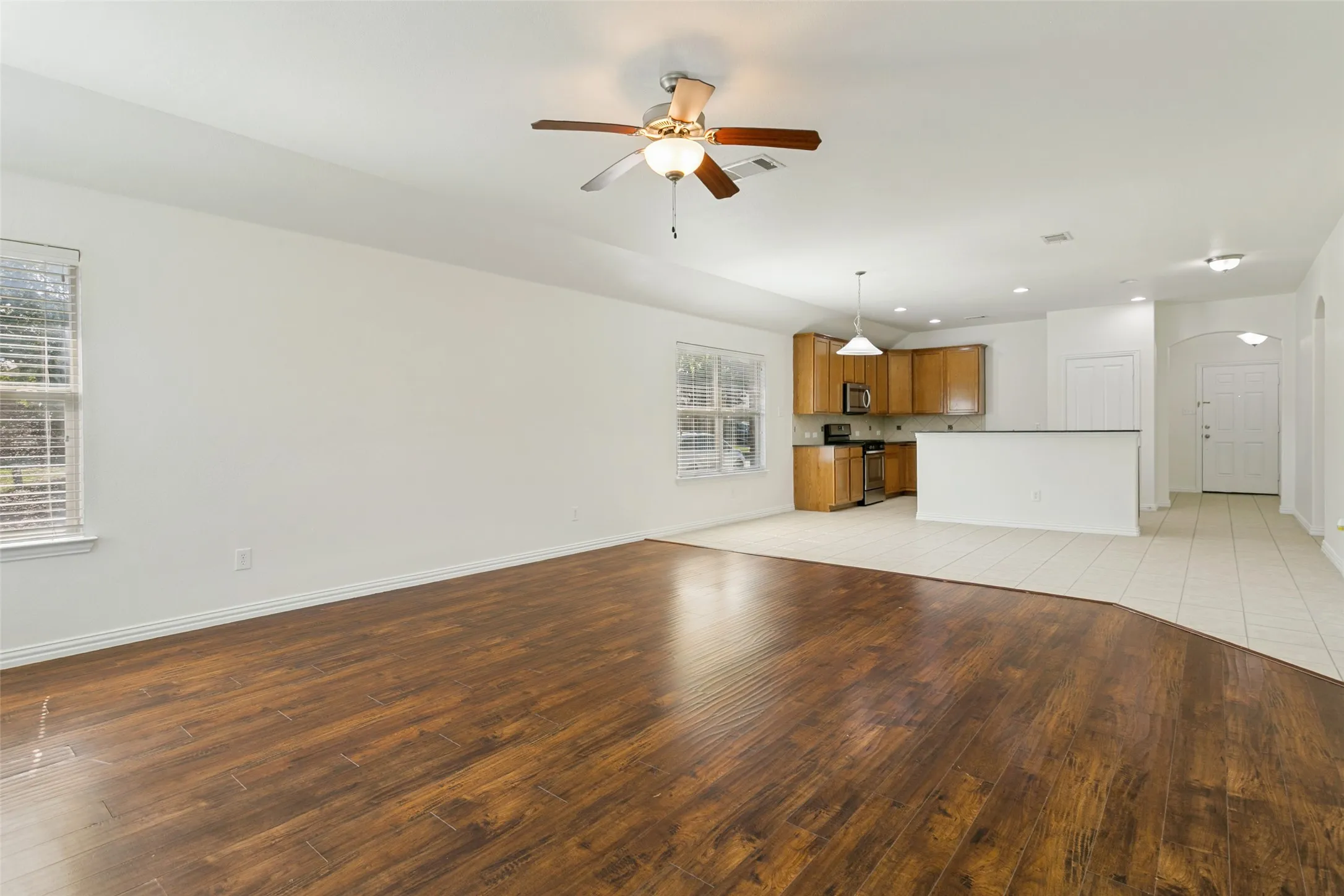 Single Family Residence For Sale in Denton County , 2213 Willow Creek Drive, Little Elm, Texas 75068, 3 Bedroom, 2 Bathroom, 2 Garage spaces, 1,825 Sqft, built in 2012, mls#21358976, Real Estate Agent in Little Elm, Homes For Sale in Denton county, Homes For Sale in Little Elm, Realtor in Little Elm Texas, Real Estate Brokerage Independent Realty Texas, Luminita Cordes Realtor