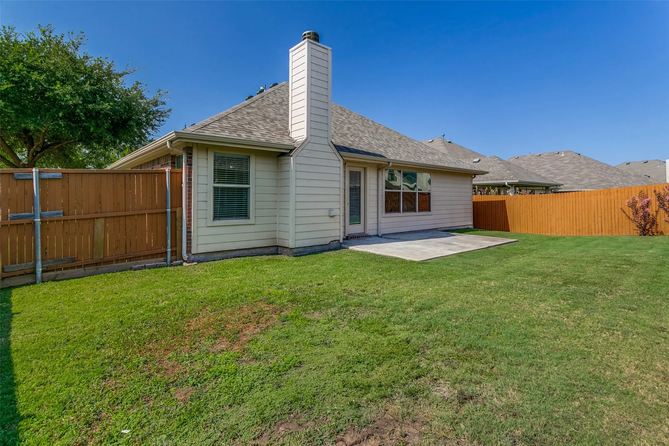 Single Family Residence For Sale in Denton County , 2213 Willow Creek Drive, Little Elm, Texas 75068, 3 Bedroom, 2 Bathroom, 2 Garage spaces, 1,825 Sqft, built in 2012, mls#21358976, Real Estate Agent in Little Elm, Homes For Sale in Denton county, Homes For Sale in Little Elm, Realtor in Little Elm Texas, Real Estate Brokerage Independent Realty Texas, Luminita Cordes Realtor