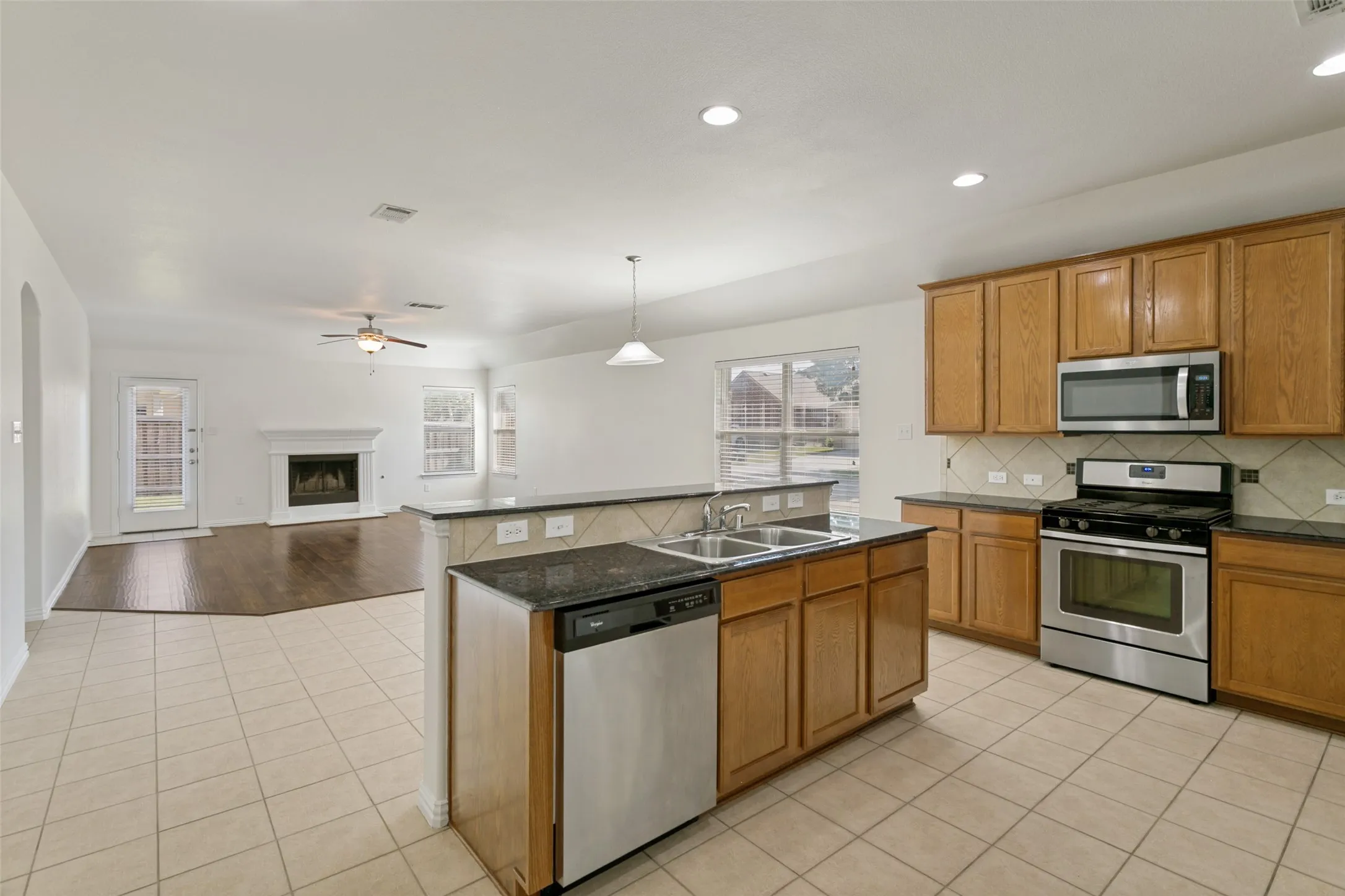 Single Family Residence For Sale in Denton County , 2213 Willow Creek Drive, Little Elm, Texas 75068, 3 Bedroom, 2 Bathroom, 2 Garage spaces, 1,825 Sqft, built in 2012, mls#21358976, Real Estate Agent in Little Elm, Homes For Sale in Denton county, Homes For Sale in Little Elm, Realtor in Little Elm Texas, Real Estate Brokerage Independent Realty Texas, Luminita Cordes Realtor