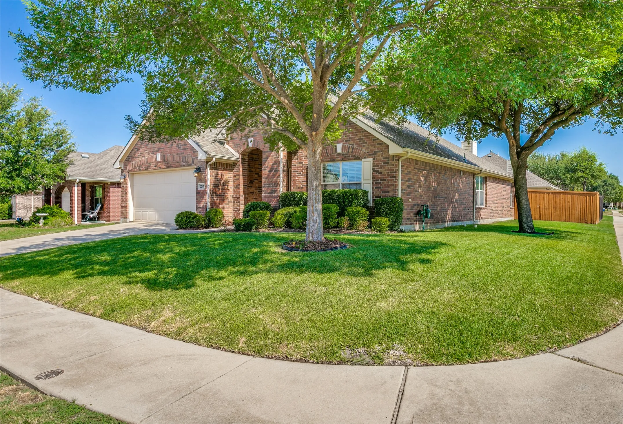 Single Family Residence For Sale in Denton County , 2213 Willow Creek Drive, Little Elm, Texas 75068, 3 Bedroom, 2 Bathroom, 2 Garage spaces, 1,825 Sqft, built in 2012, mls#21358976, Real Estate Agent in Little Elm, Homes For Sale in Denton county, Homes For Sale in Little Elm, Realtor in Little Elm Texas, Real Estate Brokerage Independent Realty Texas, Luminita Cordes Realtor