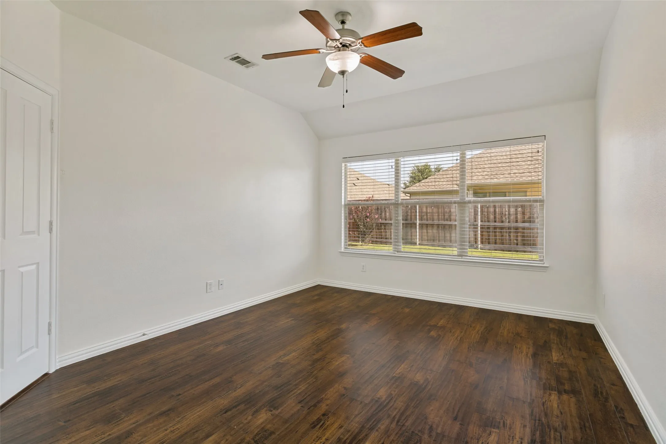 Single Family Residence For Sale in Denton County , 2213 Willow Creek Drive, Little Elm, Texas 75068, 3 Bedroom, 2 Bathroom, 2 Garage spaces, 1,825 Sqft, built in 2012, mls#21358976, Real Estate Agent in Little Elm, Homes For Sale in Denton county, Homes For Sale in Little Elm, Realtor in Little Elm Texas, Real Estate Brokerage Independent Realty Texas, Luminita Cordes Realtor