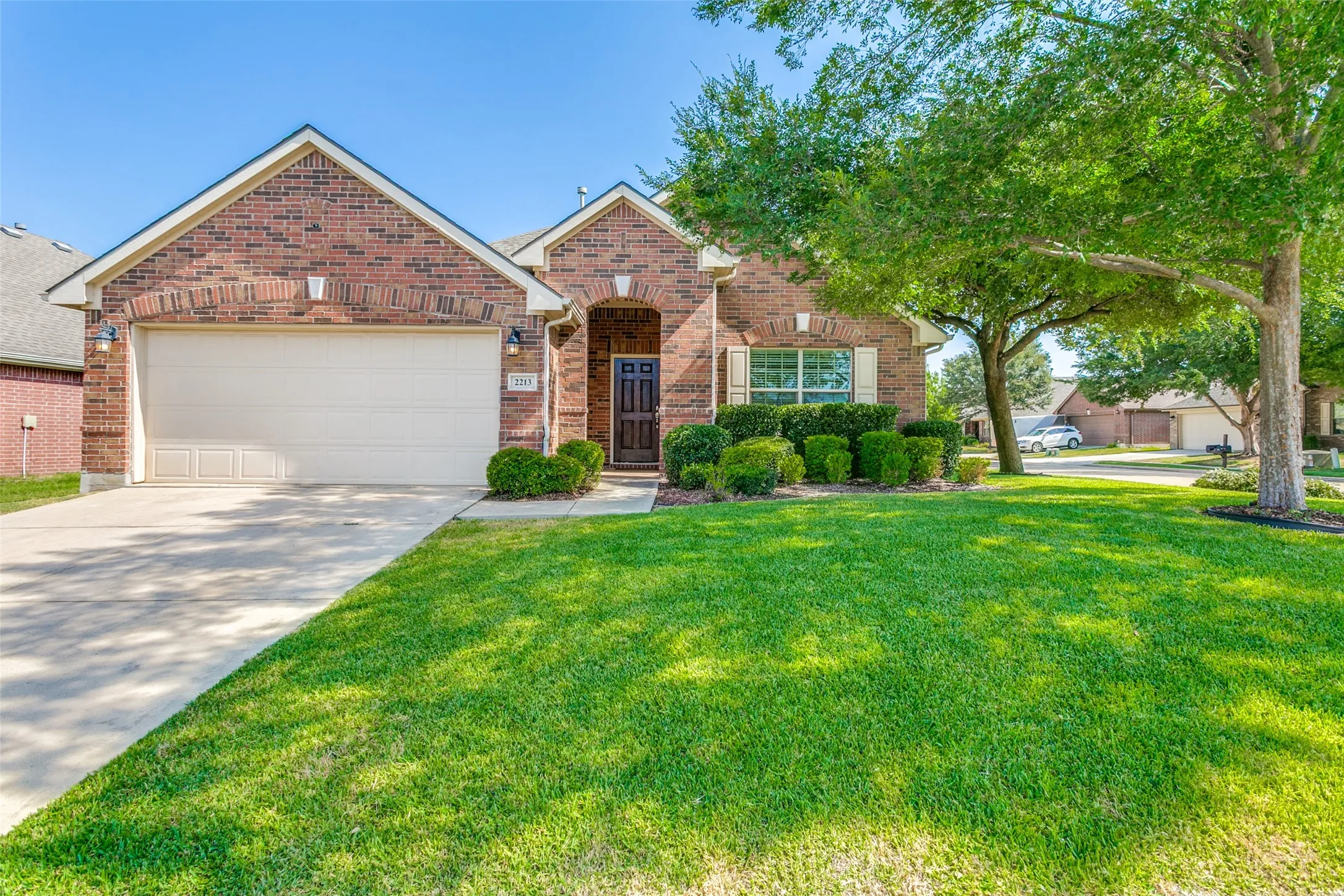 Single Family Residence For Sale in Denton County , 2213 Willow Creek Drive, Little Elm, Texas 75068, 3 Bedroom, 2 Bathroom, 2 Garage spaces, 1,825 Sqft, built in 2012, mls#21358976, Real Estate Agent in Little Elm, Homes For Sale in Denton county, Homes For Sale in Little Elm, Realtor in Little Elm Texas, Real Estate Brokerage Independent Realty Texas, Luminita Cordes Realtor