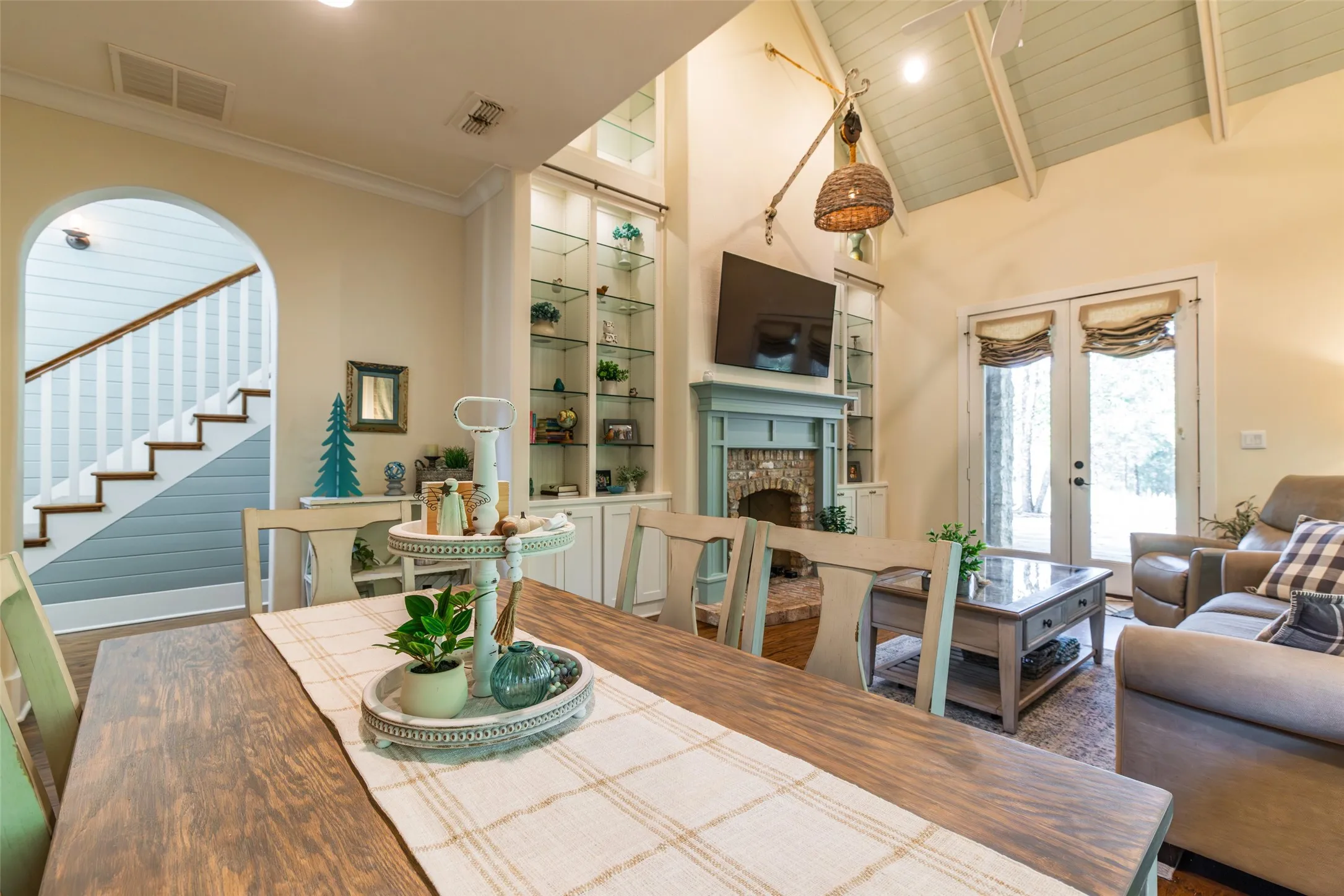 Single Family Residence For Sale in Harrison County , 325 Young Road, Hallsville, Texas 75650, 4 Bedroom, 4 Bathroom, 3 Garage spaces, 7,100 Sqft, built in 2014, mls#21358996, Real Estate Agent in Hallsville, Homes For Sale in Harrison county, Homes For Sale in Hallsville, Realtor in Hallsville Texas, Real Estate Brokerage Independent Realty Texas, Luminita Cordes Realtor