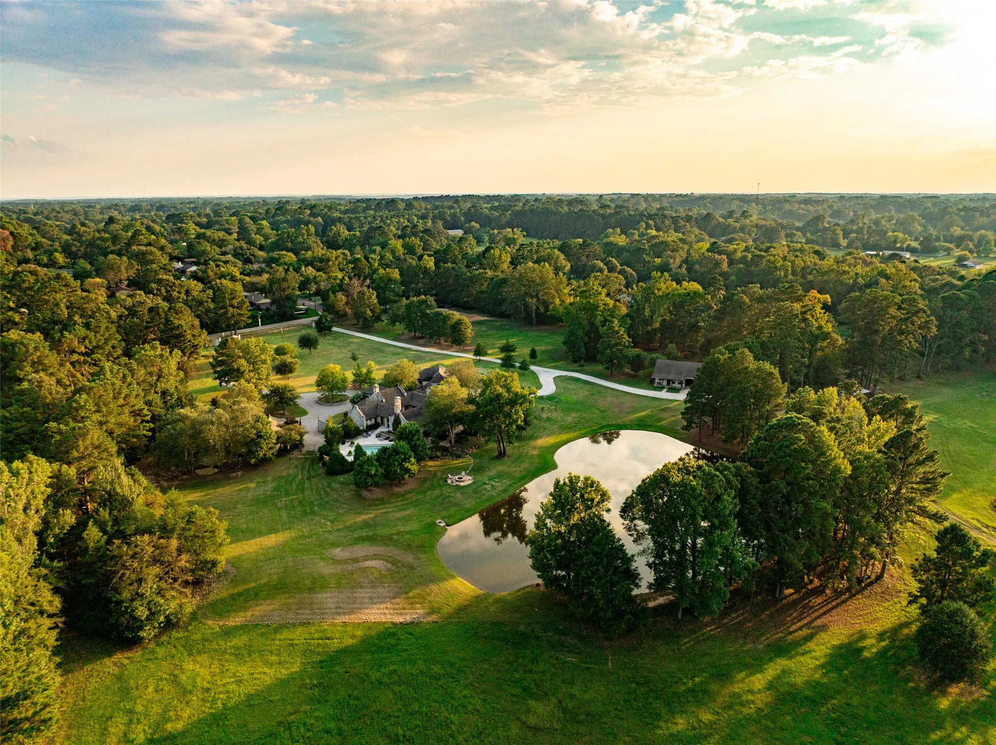 Single Family Residence For Sale in Harrison County , 325 Young Road, Hallsville, Texas 75650, 4 Bedroom, 4 Bathroom, 3 Garage spaces, 7,100 Sqft, built in 2014, mls#21358996, Real Estate Agent in Hallsville, Homes For Sale in Harrison county, Homes For Sale in Hallsville, Realtor in Hallsville Texas, Real Estate Brokerage Independent Realty Texas, Luminita Cordes Realtor