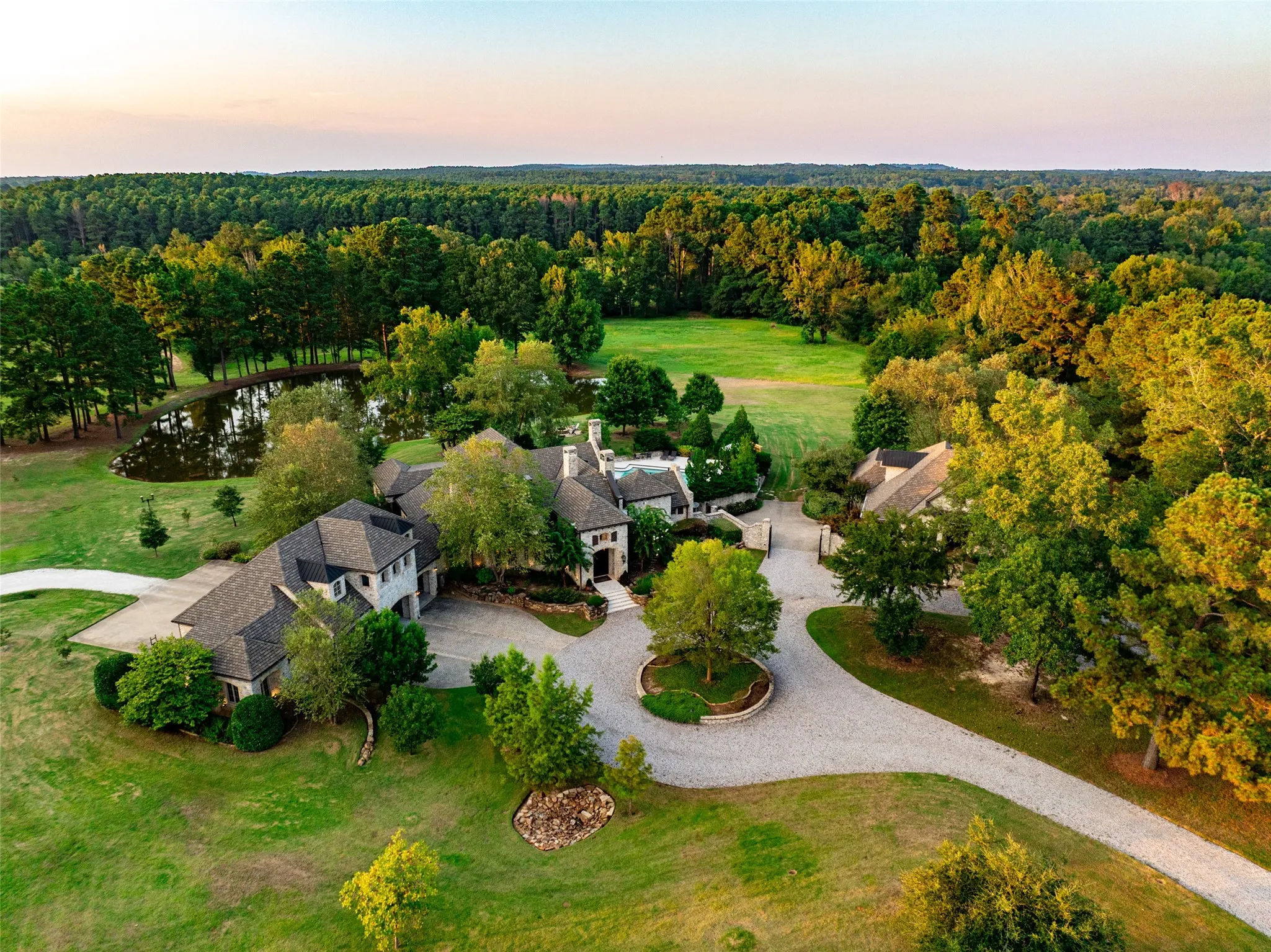 Single Family Residence For Sale in Harrison County , 325 Young Road, Hallsville, Texas 75650, 4 Bedroom, 4 Bathroom, 3 Garage spaces, 7,100 Sqft, built in 2014, mls#21358996, Real Estate Agent in Hallsville, Homes For Sale in Harrison county, Homes For Sale in Hallsville, Realtor in Hallsville Texas, Real Estate Brokerage Independent Realty Texas, Luminita Cordes Realtor
