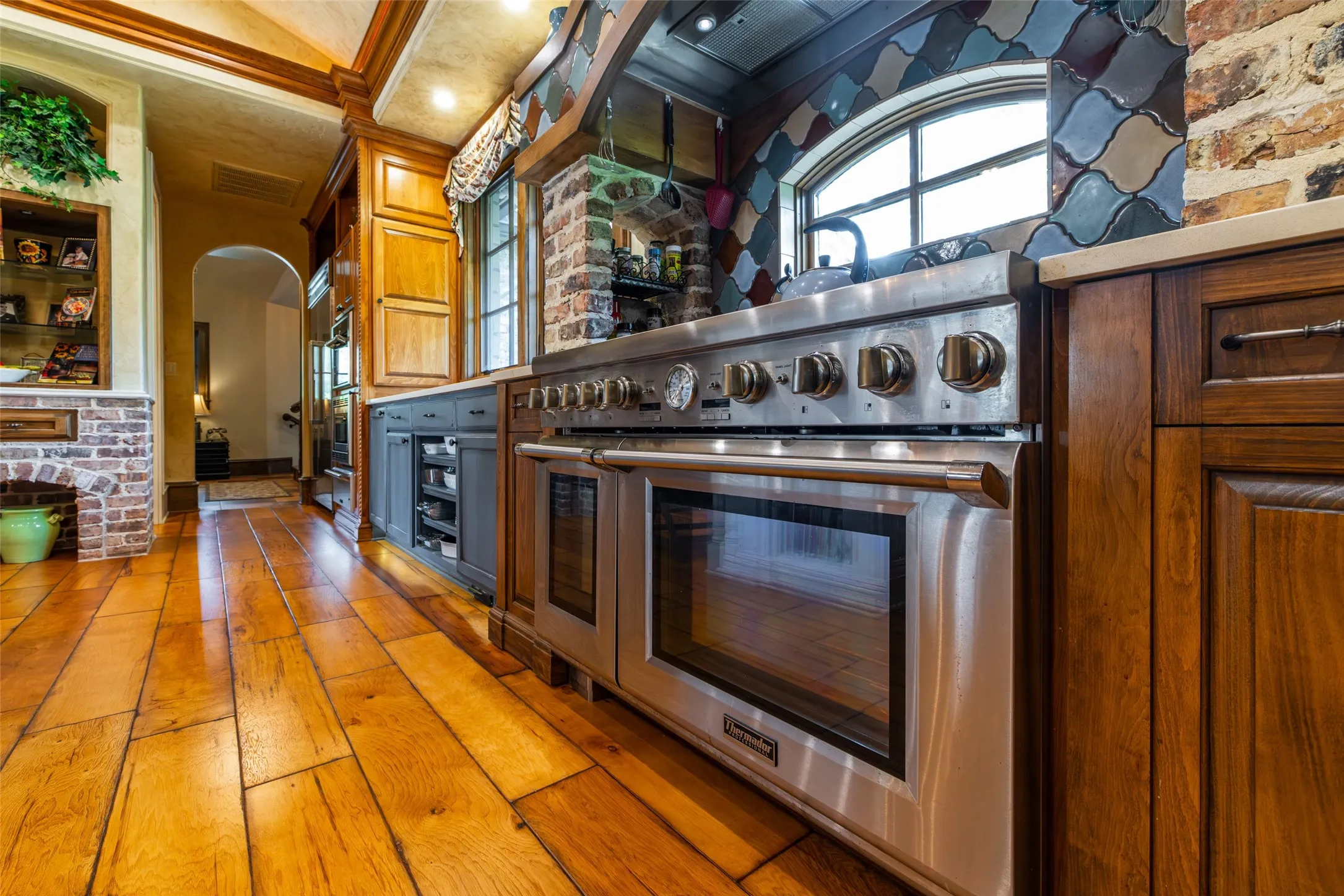 Single Family Residence For Sale in Harrison County , 325 Young Road, Hallsville, Texas 75650, 4 Bedroom, 4 Bathroom, 3 Garage spaces, 7,100 Sqft, built in 2014, mls#21358996, Real Estate Agent in Hallsville, Homes For Sale in Harrison county, Homes For Sale in Hallsville, Realtor in Hallsville Texas, Real Estate Brokerage Independent Realty Texas, Luminita Cordes Realtor