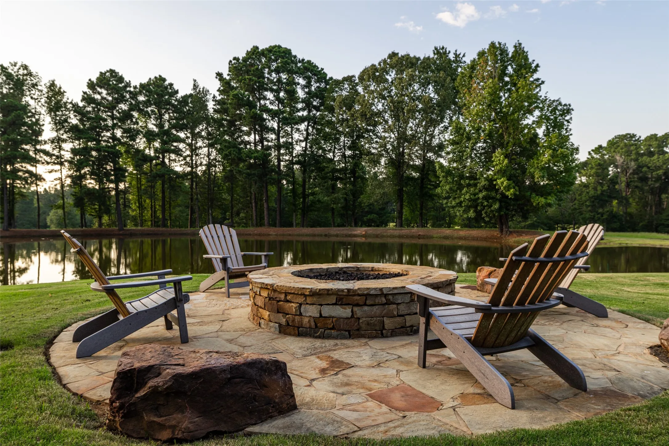 Single Family Residence For Sale in Harrison County , 325 Young Road, Hallsville, Texas 75650, 4 Bedroom, 4 Bathroom, 3 Garage spaces, 7,100 Sqft, built in 2014, mls#21358996, Real Estate Agent in Hallsville, Homes For Sale in Harrison county, Homes For Sale in Hallsville, Realtor in Hallsville Texas, Real Estate Brokerage Independent Realty Texas, Luminita Cordes Realtor