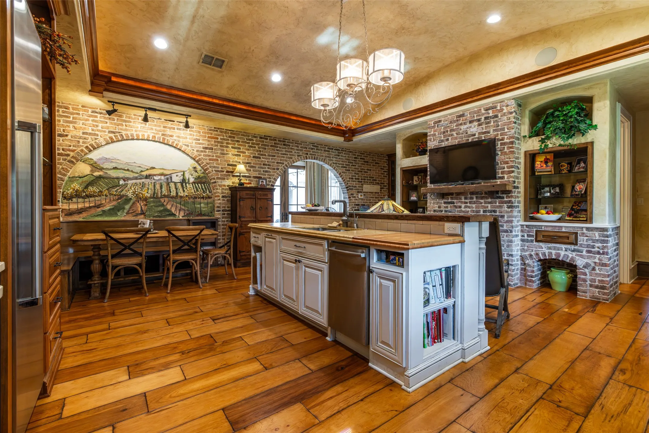 Single Family Residence For Sale in Harrison County , 325 Young Road, Hallsville, Texas 75650, 4 Bedroom, 4 Bathroom, 3 Garage spaces, 7,100 Sqft, built in 2014, mls#21358996, Real Estate Agent in Hallsville, Homes For Sale in Harrison county, Homes For Sale in Hallsville, Realtor in Hallsville Texas, Real Estate Brokerage Independent Realty Texas, Luminita Cordes Realtor