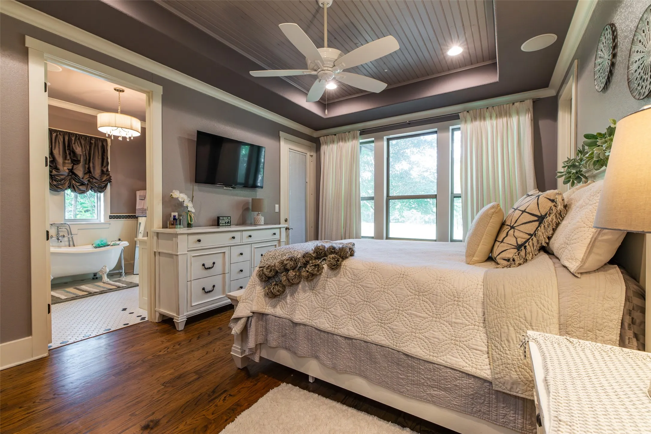 Single Family Residence For Sale in Harrison County , 325 Young Road, Hallsville, Texas 75650, 4 Bedroom, 4 Bathroom, 3 Garage spaces, 7,100 Sqft, built in 2014, mls#21358996, Real Estate Agent in Hallsville, Homes For Sale in Harrison county, Homes For Sale in Hallsville, Realtor in Hallsville Texas, Real Estate Brokerage Independent Realty Texas, Luminita Cordes Realtor