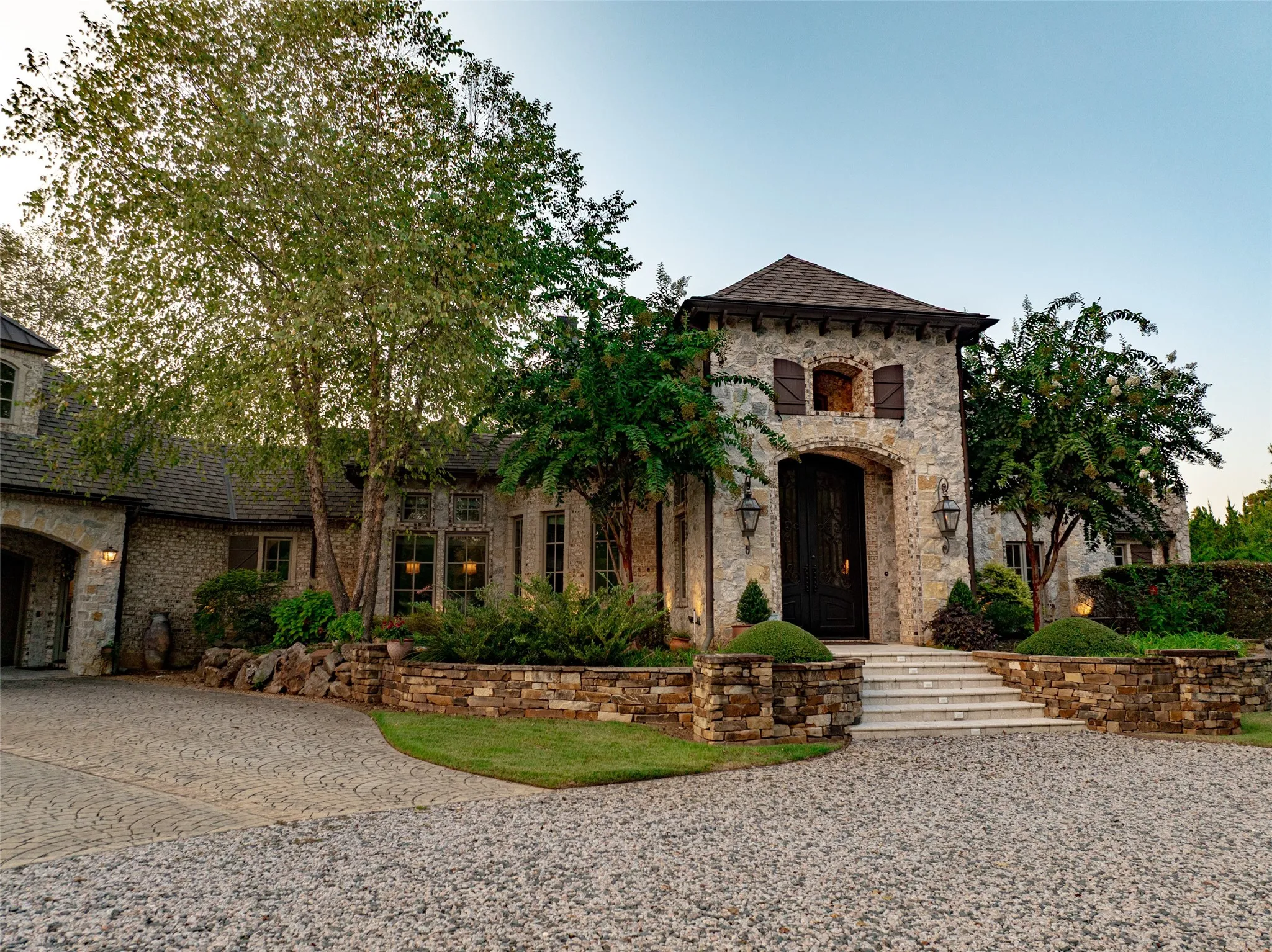Single Family Residence For Sale in Harrison County , 325 Young Road, Hallsville, Texas 75650, 4 Bedroom, 4 Bathroom, 3 Garage spaces, 7,100 Sqft, built in 2014, mls#21358996, Real Estate Agent in Hallsville, Homes For Sale in Harrison county, Homes For Sale in Hallsville, Realtor in Hallsville Texas, Real Estate Brokerage Independent Realty Texas, Luminita Cordes Realtor