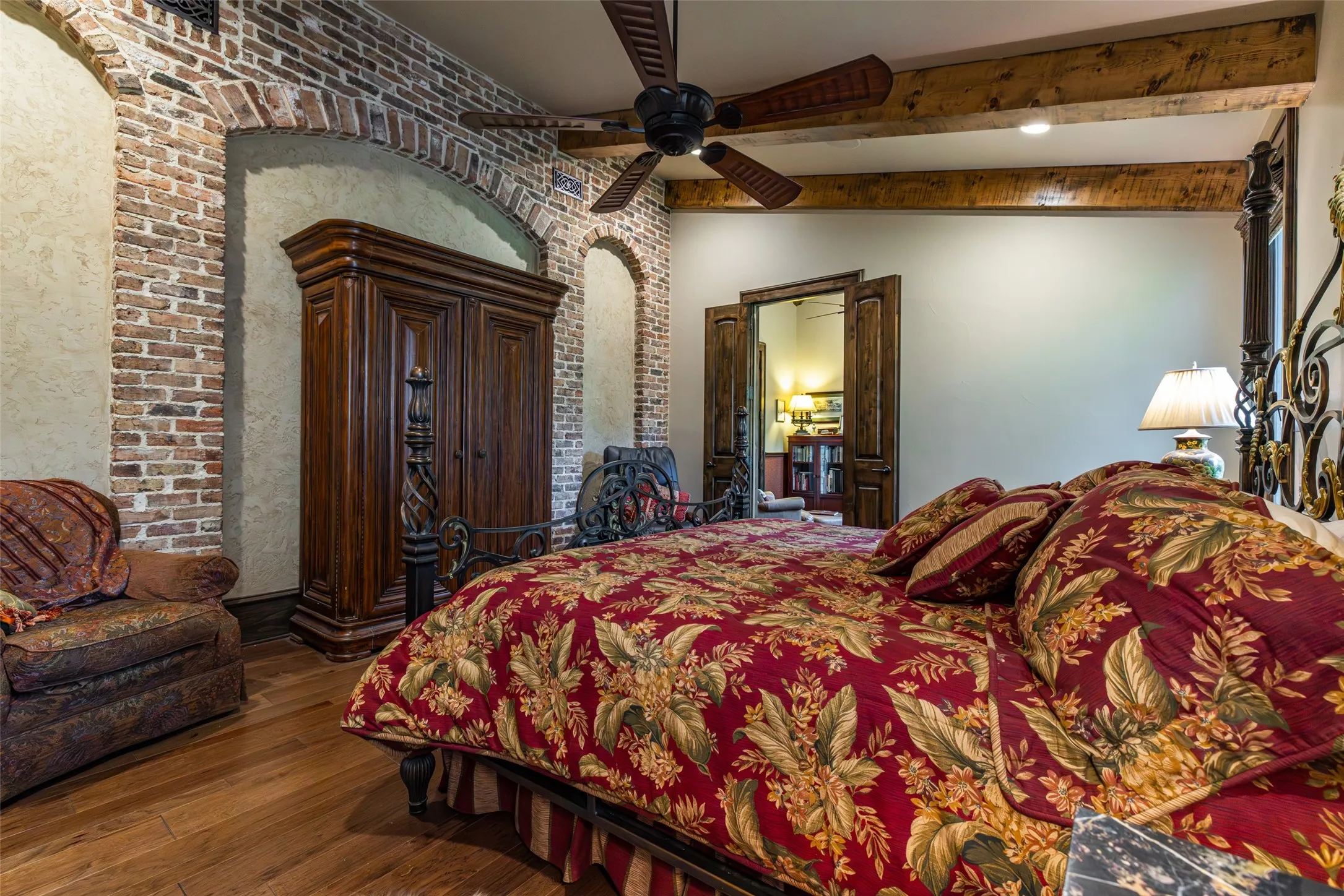 Single Family Residence For Sale in Harrison County , 325 Young Road, Hallsville, Texas 75650, 4 Bedroom, 4 Bathroom, 3 Garage spaces, 7,100 Sqft, built in 2014, mls#21358996, Real Estate Agent in Hallsville, Homes For Sale in Harrison county, Homes For Sale in Hallsville, Realtor in Hallsville Texas, Real Estate Brokerage Independent Realty Texas, Luminita Cordes Realtor