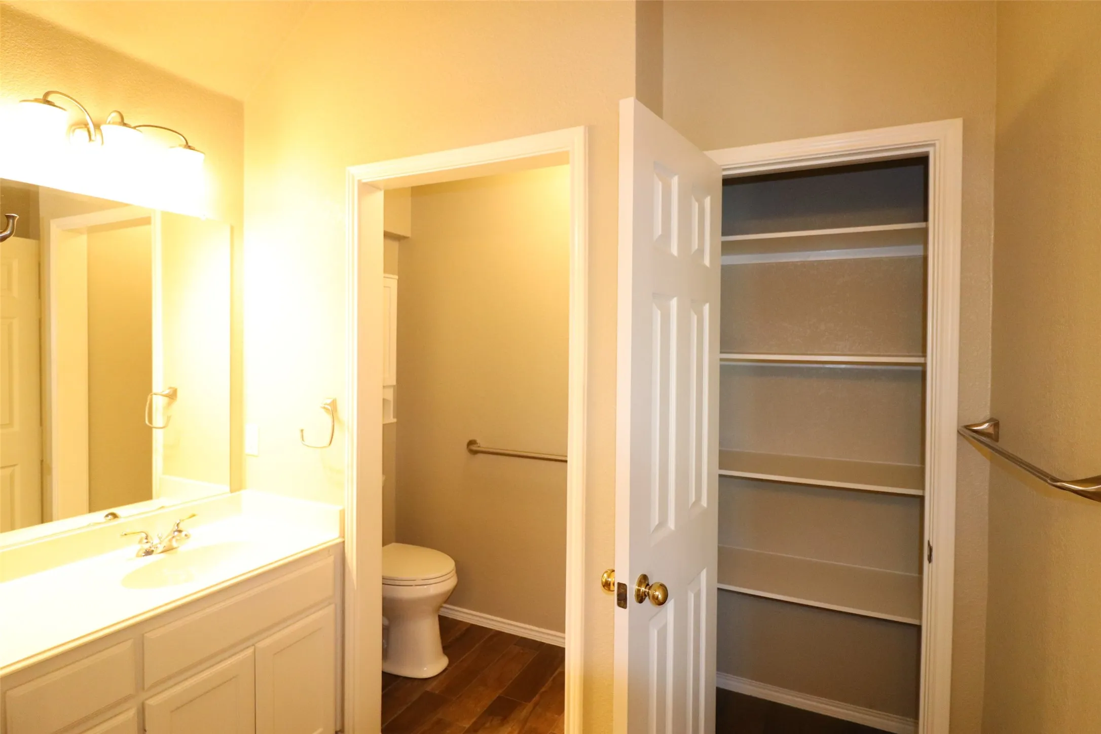Single Family Residence For Rent in Dallas County , 7901 Stonehaven Lane, Rowlett, Texas 75089, 4 Bedroom, 2 Bathroom, 2 Garage spaces, 2,513 Sqft, built in 2000, mls#21336806, Real Estate Agent in Rowlett, Homes For Rent in Dallas county, Homes For Rent in Rowlett, Realtor in Rowlett Texas, Real Estate Brokerage Independent Realty Texas, Luminita Cordes Realtor